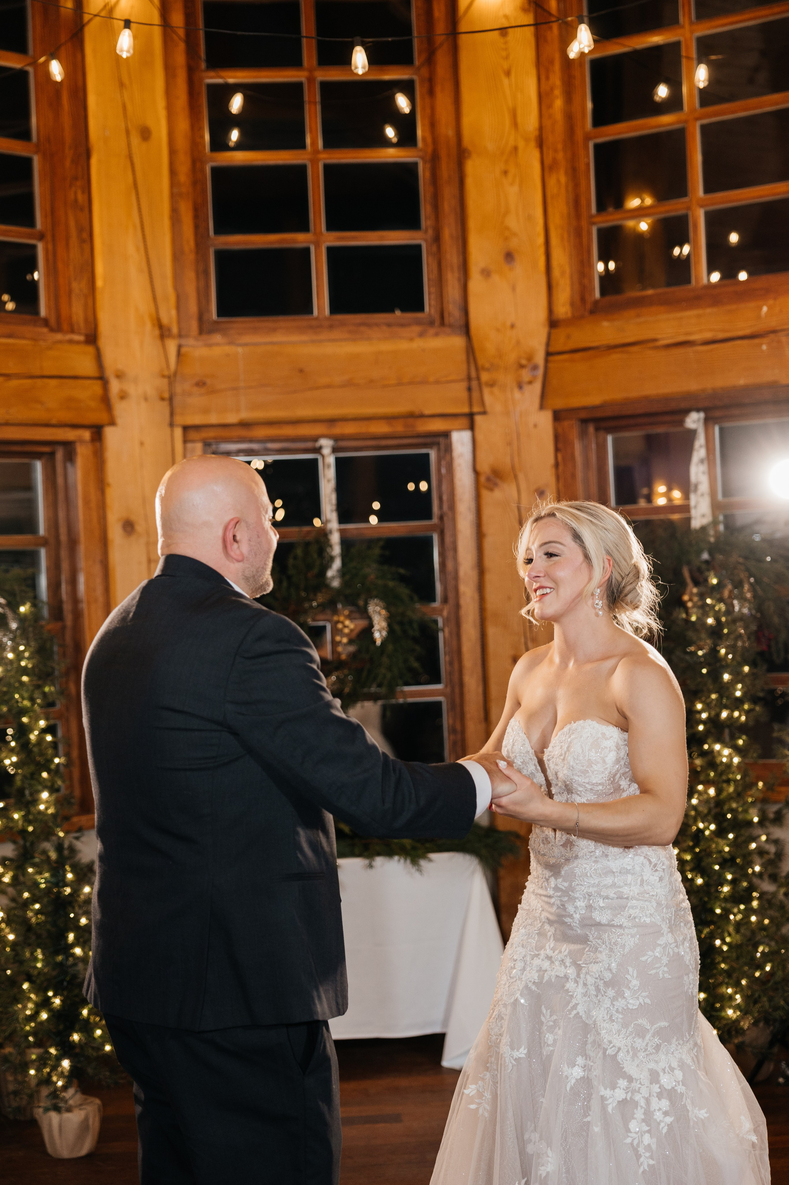 Winter wedding. Emerald lake lodge. Affordable Photographer in Calgary — Tetiana Shuhai