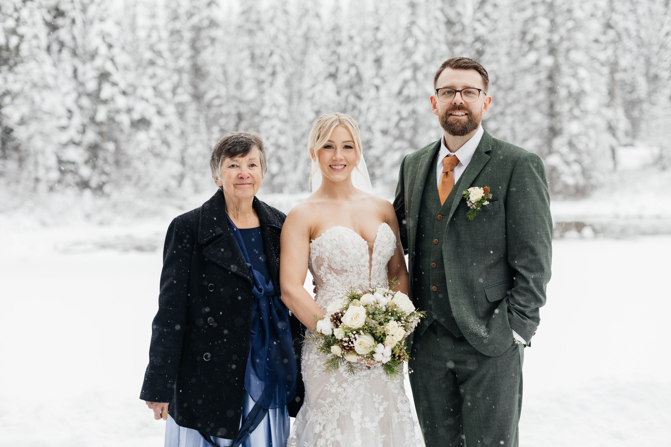 Winter wedding. Emerald lake lodge. Affordable Photographer in Calgary — Tetiana Shuhai