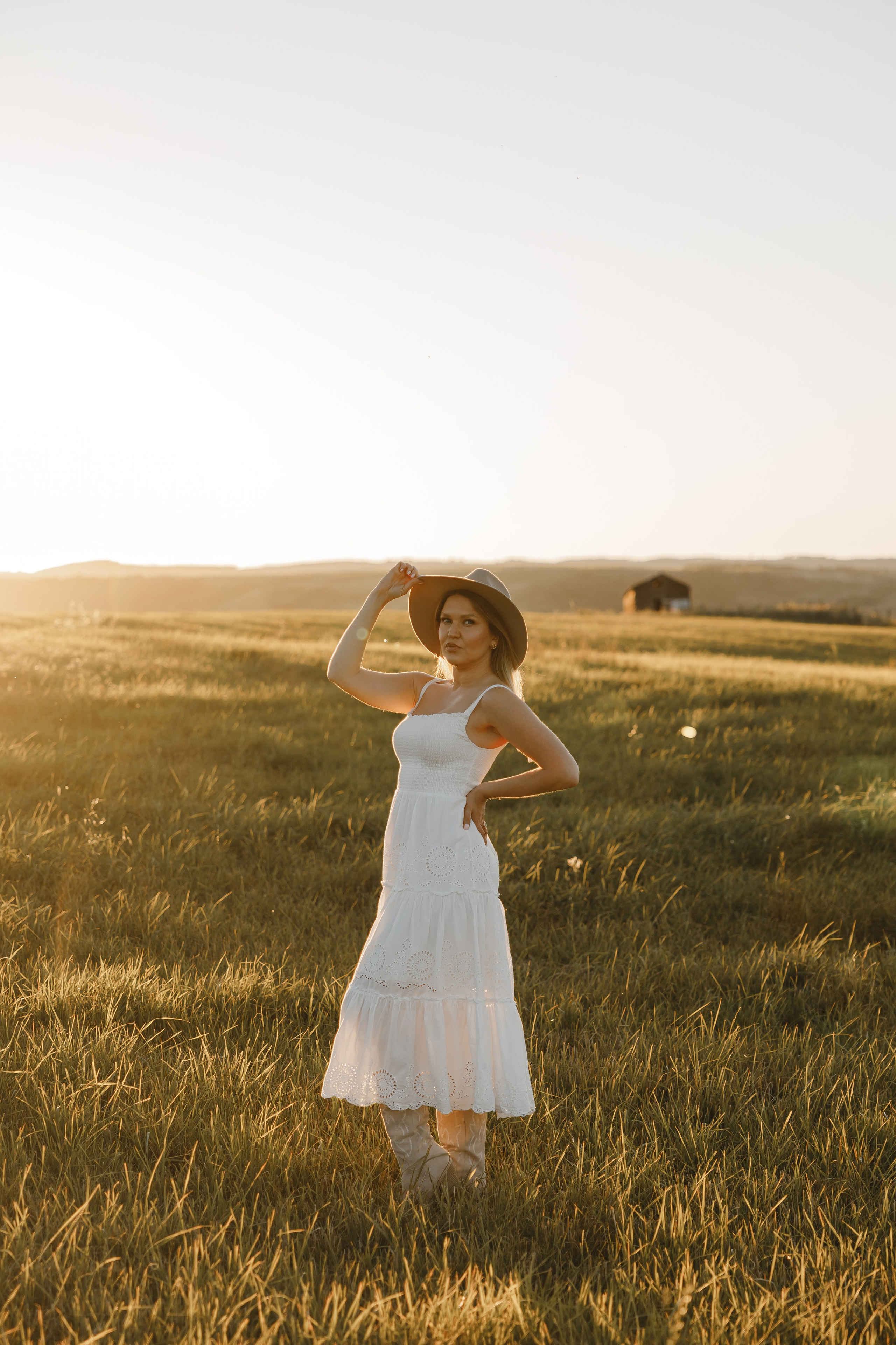 Maria. Sunset photoshoot with hourse