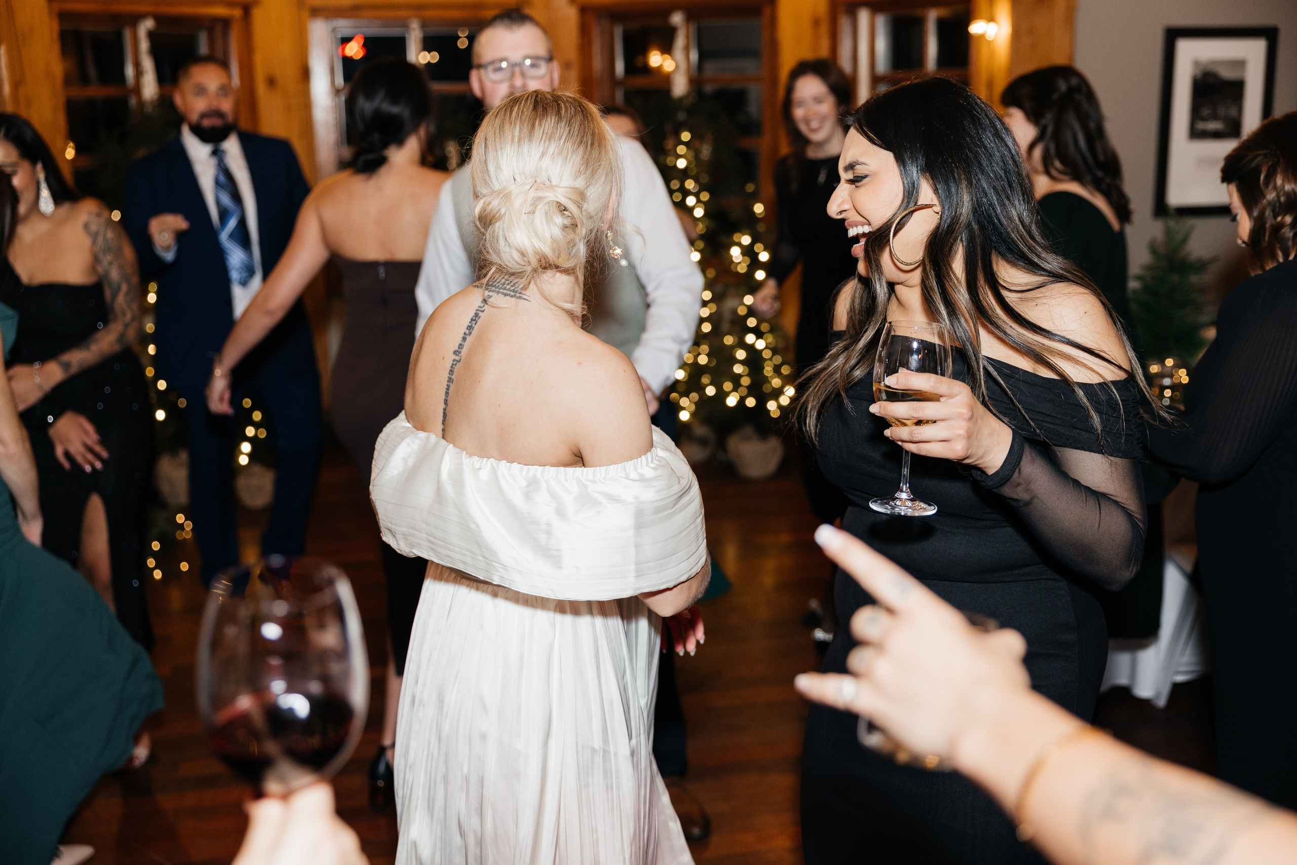 Winter wedding. Emerald lake lodge. Affordable Photographer in Calgary — Tetiana Shuhai