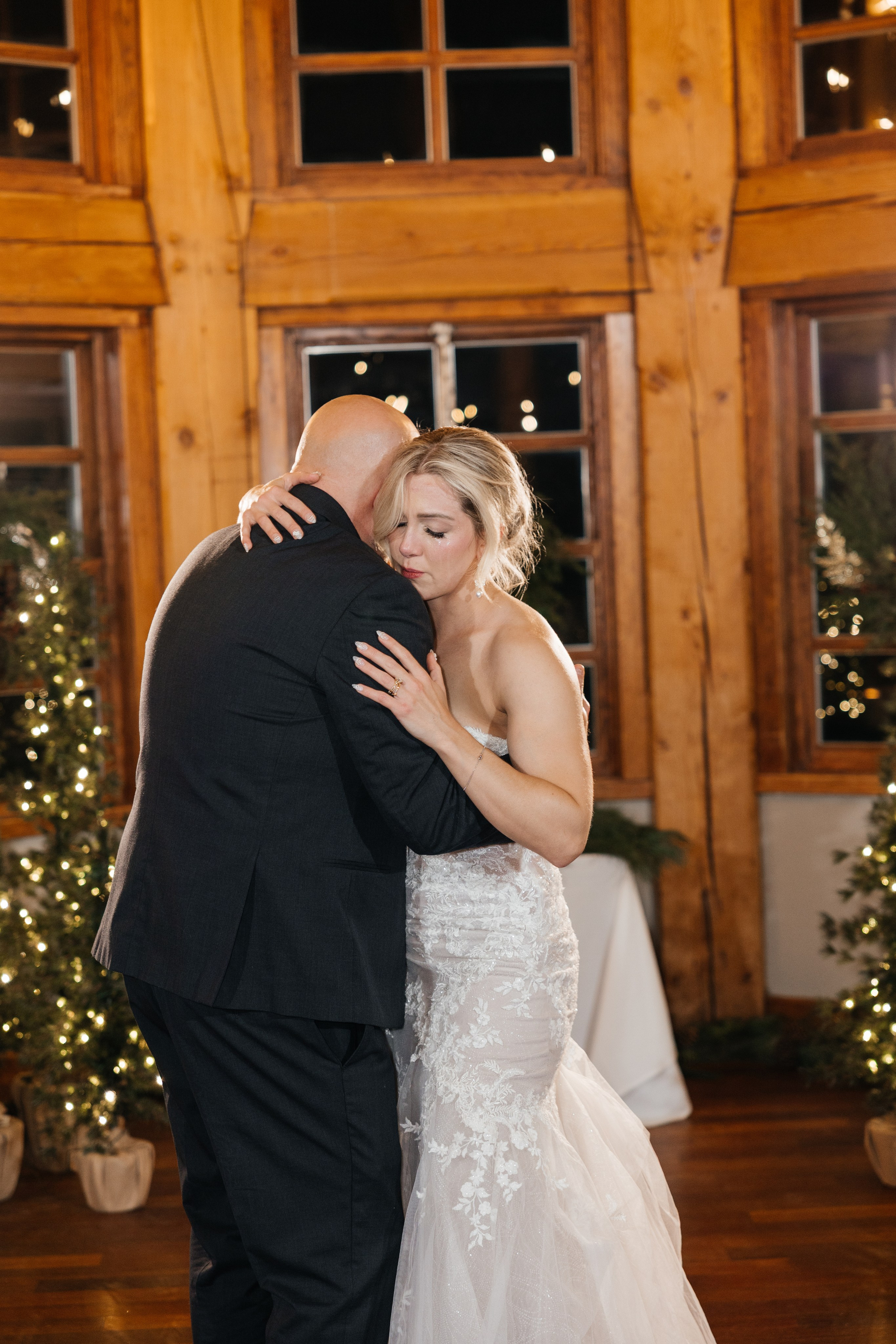 Winter wedding. Emerald lake lodge. Affordable Photographer in Calgary — Tetiana Shuhai