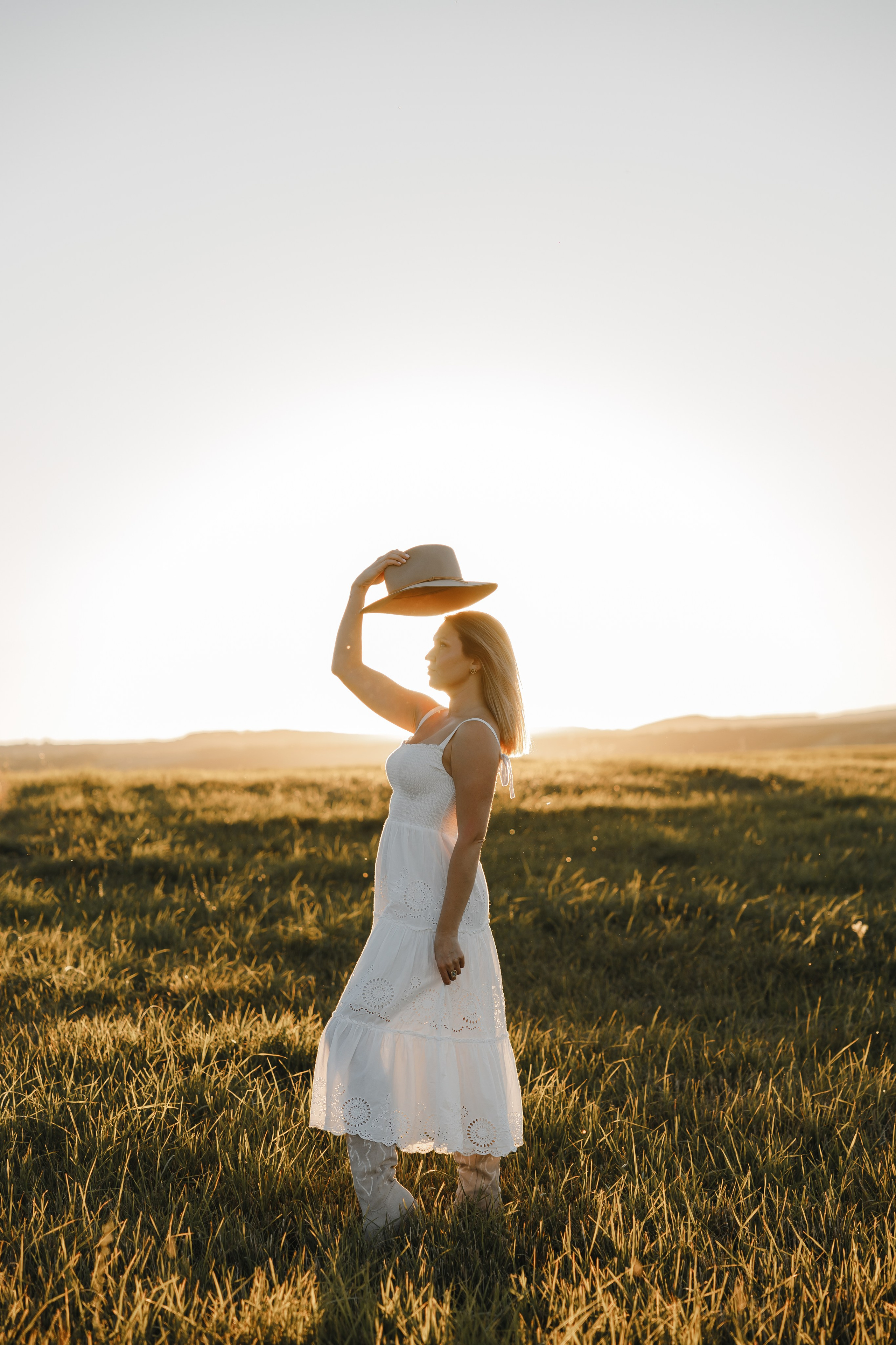 Maria. Sunset photoshoot with hourse