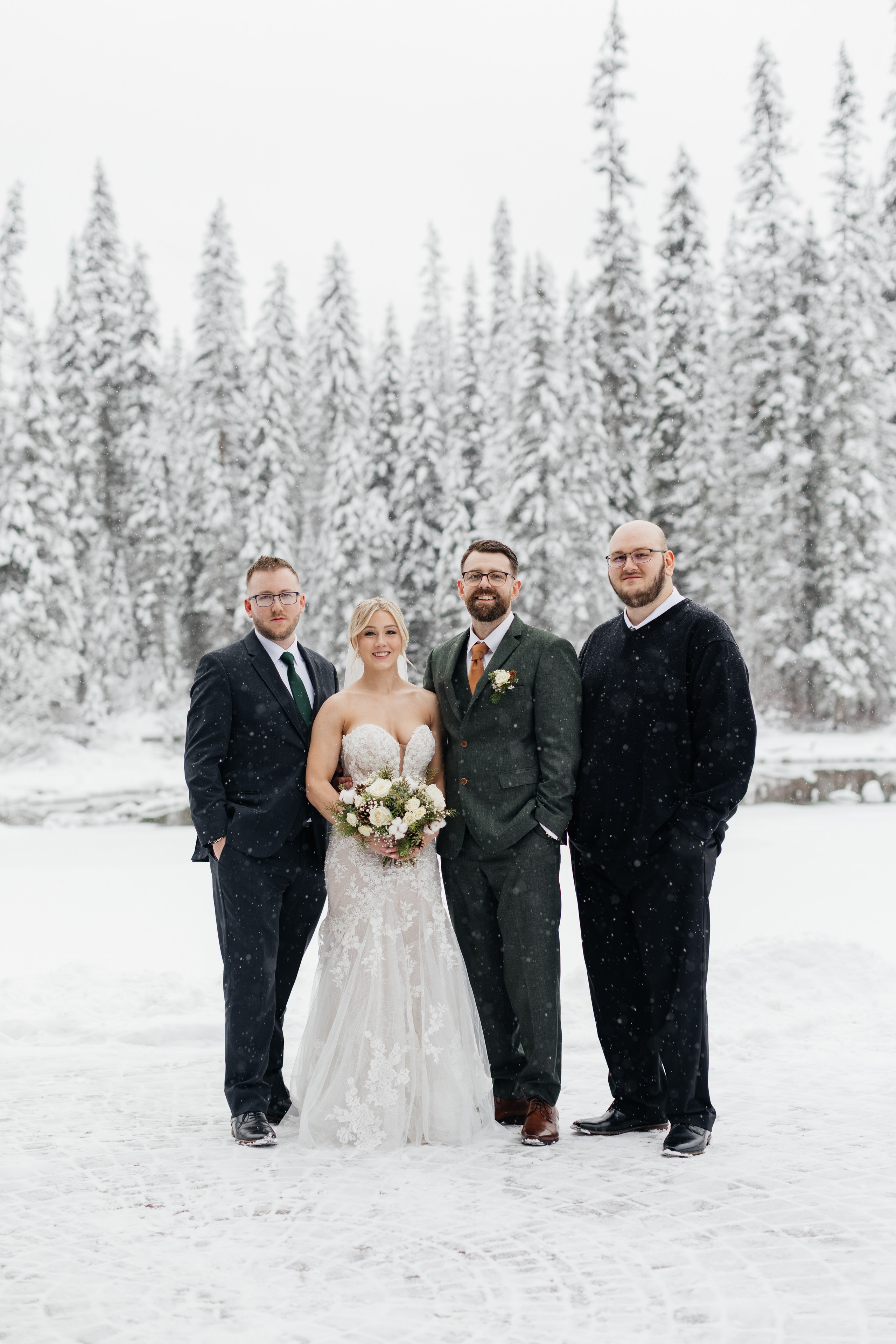 Winter wedding. Emerald lake lodge. Affordable Photographer in Calgary — Tetiana Shuhai
