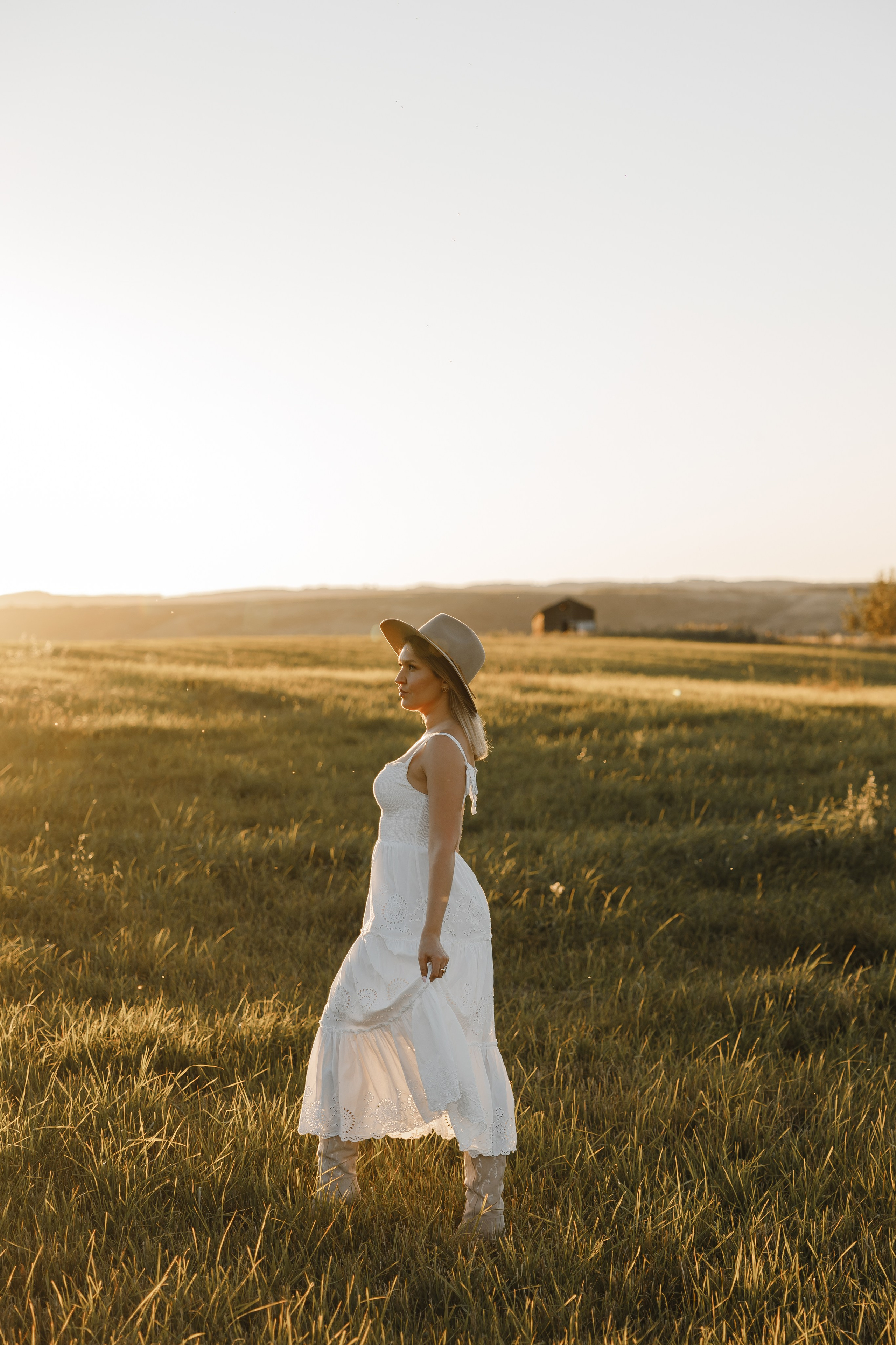 Maria. Sunset photoshoot with hourse