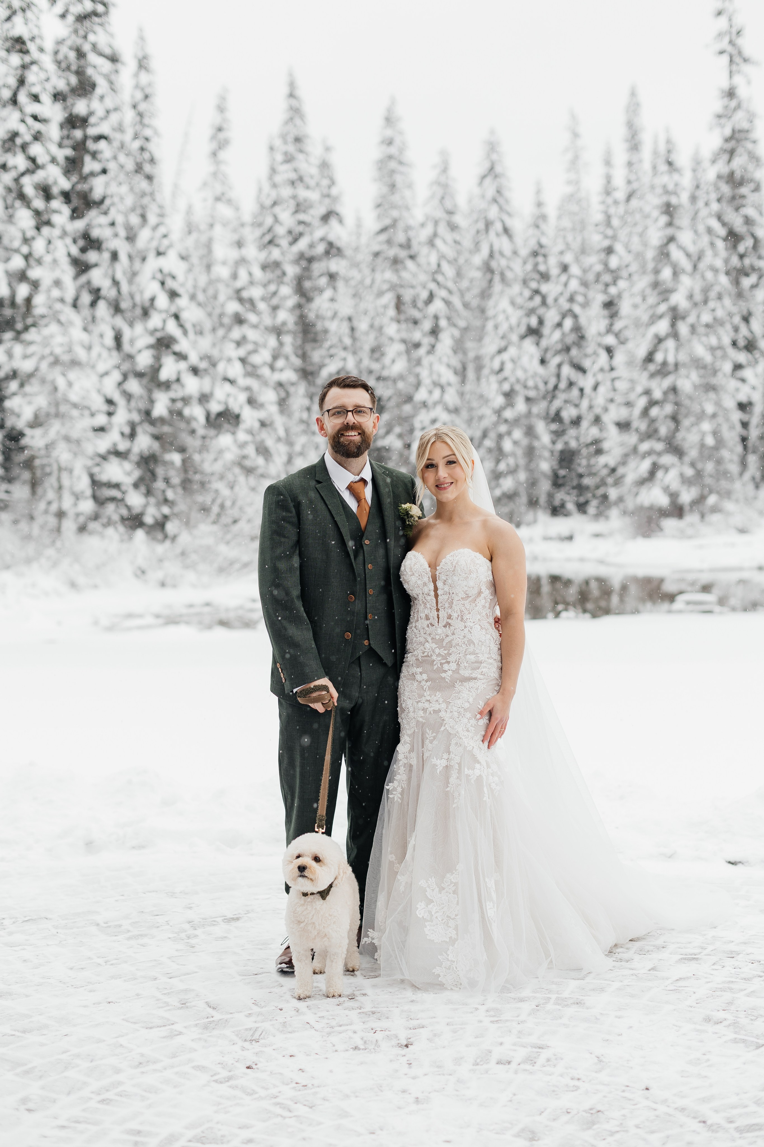 Winter wedding. Emerald lake lodge. Affordable Photographer in Calgary — Tetiana Shuhai
