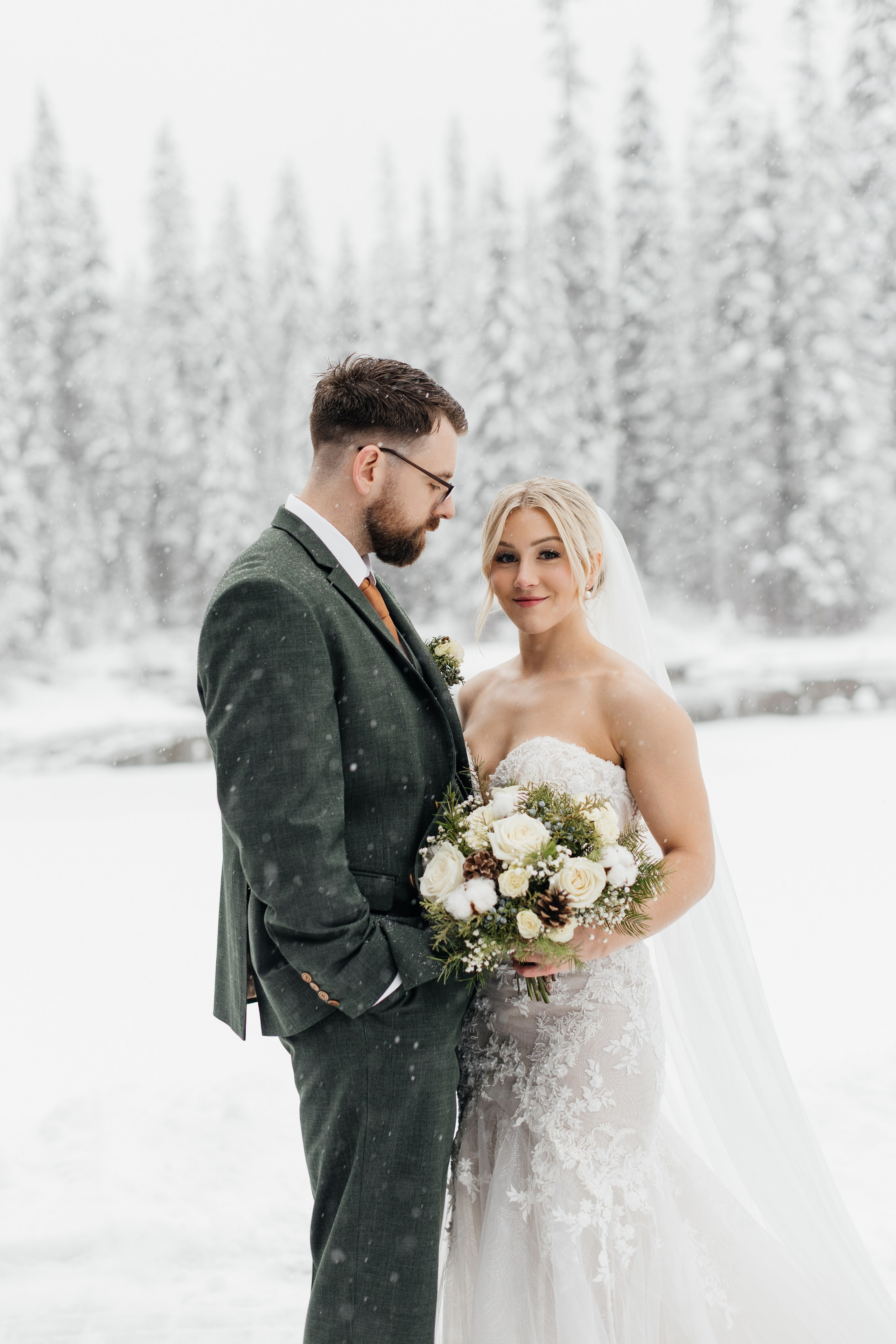 Winter wedding. Emerald lake lodge. Affordable Photographer in Calgary — Tetiana Shuhai