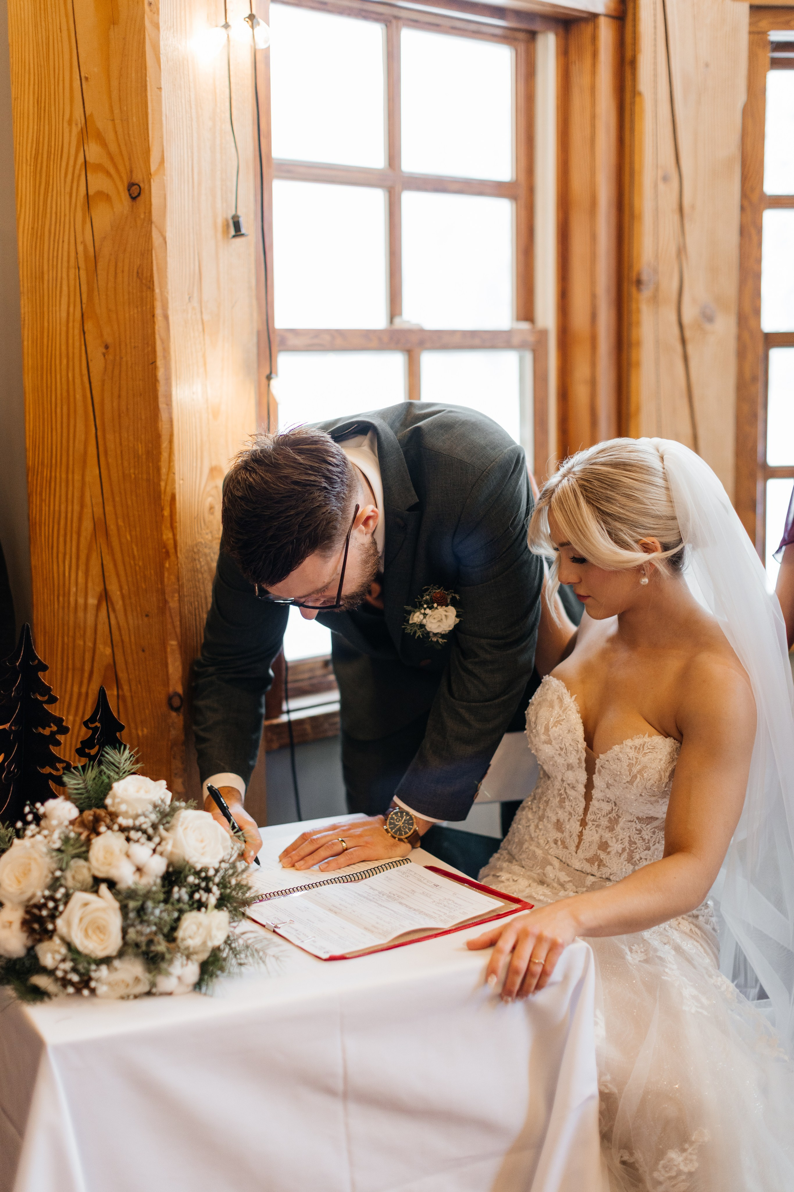 Winter wedding. Emerald lake lodge. Affordable Photographer in Calgary — Tetiana Shuhai