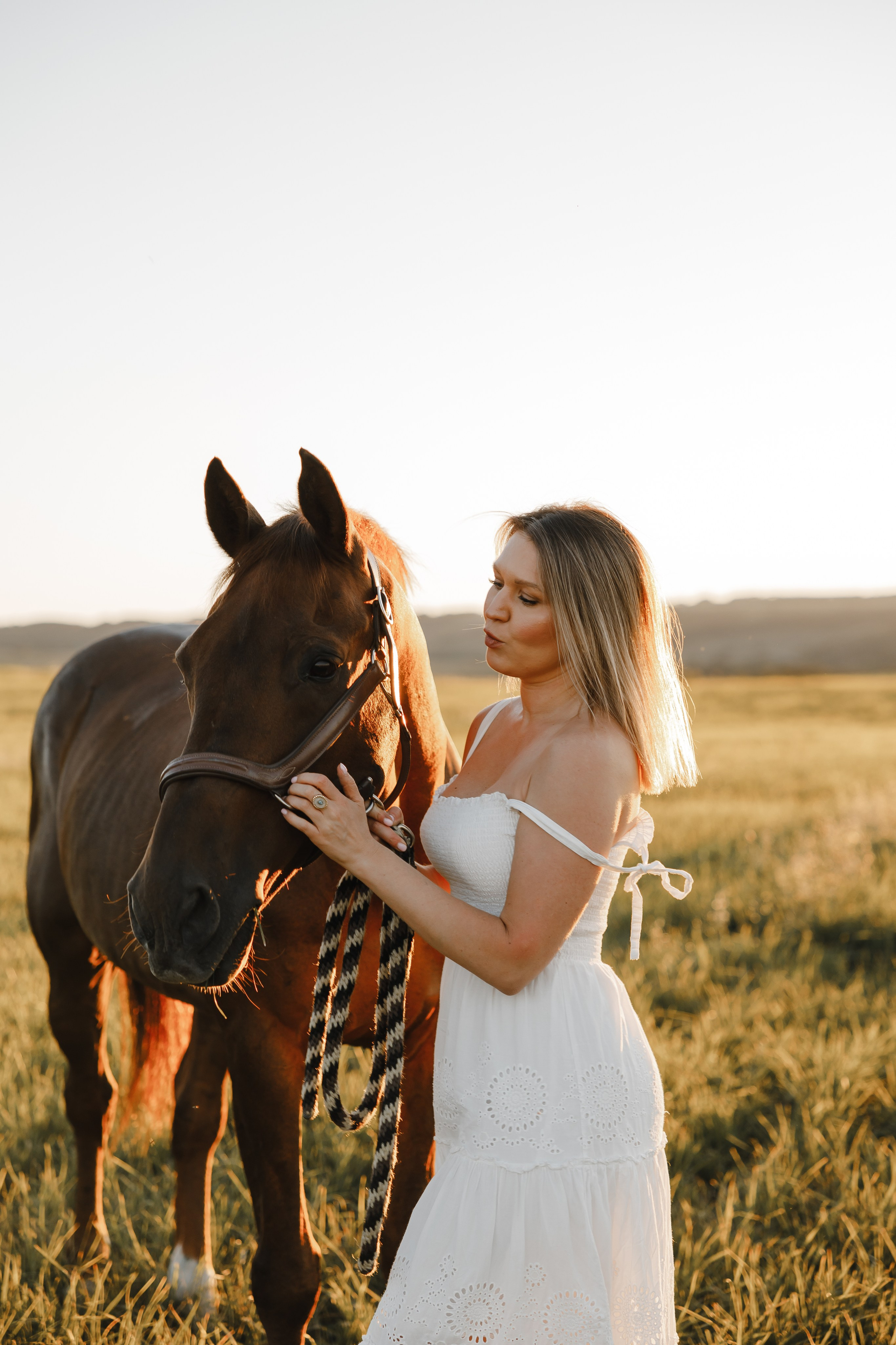 Maria. Sunset photoshoot with hourse