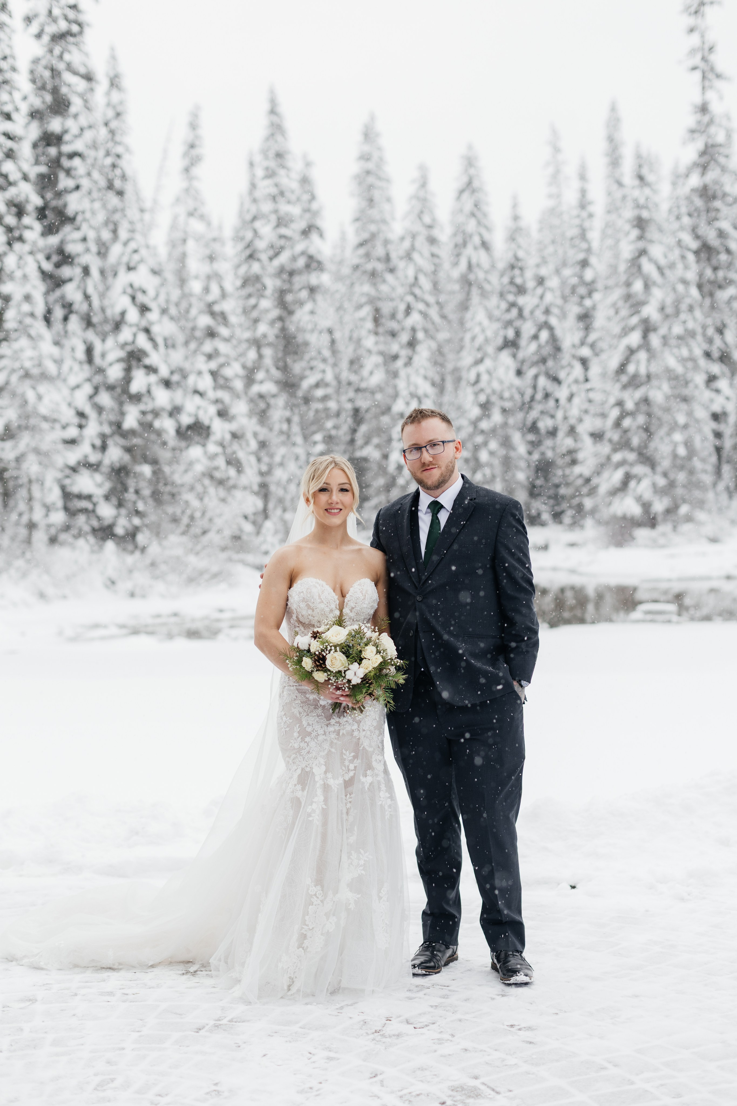 Winter wedding. Emerald lake lodge. Affordable Photographer in Calgary — Tetiana Shuhai
