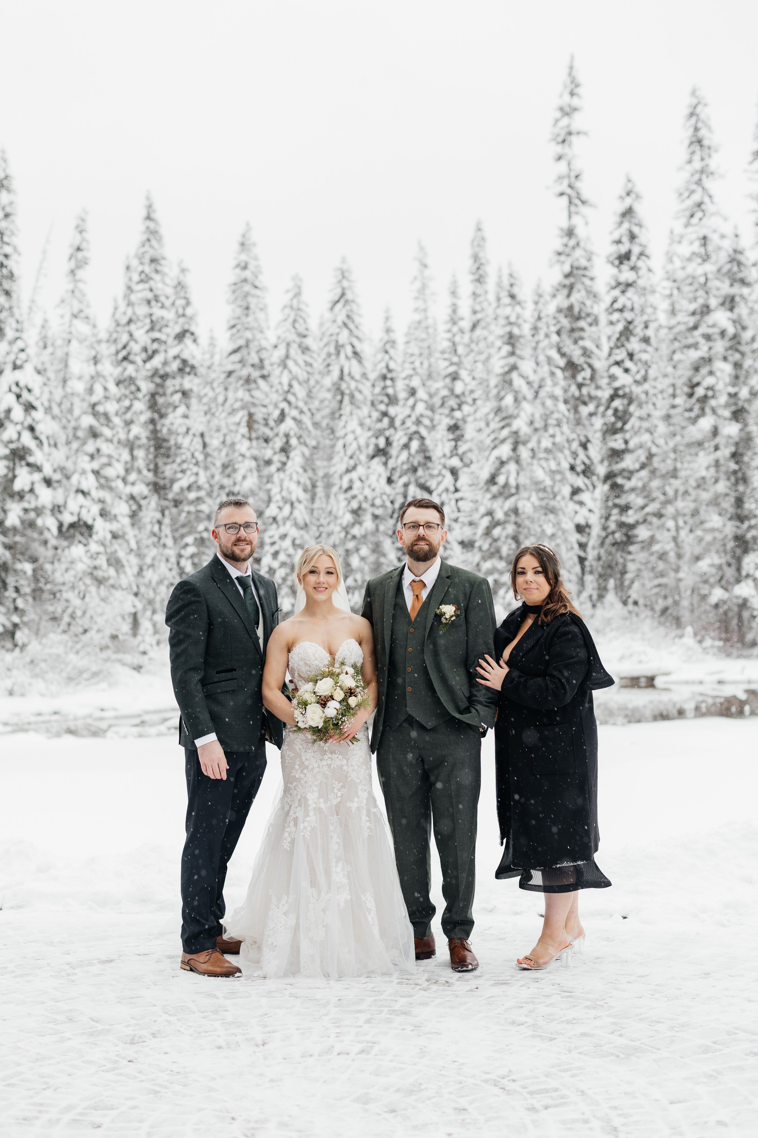 Winter wedding. Emerald lake lodge. Affordable Photographer in Calgary — Tetiana Shuhai