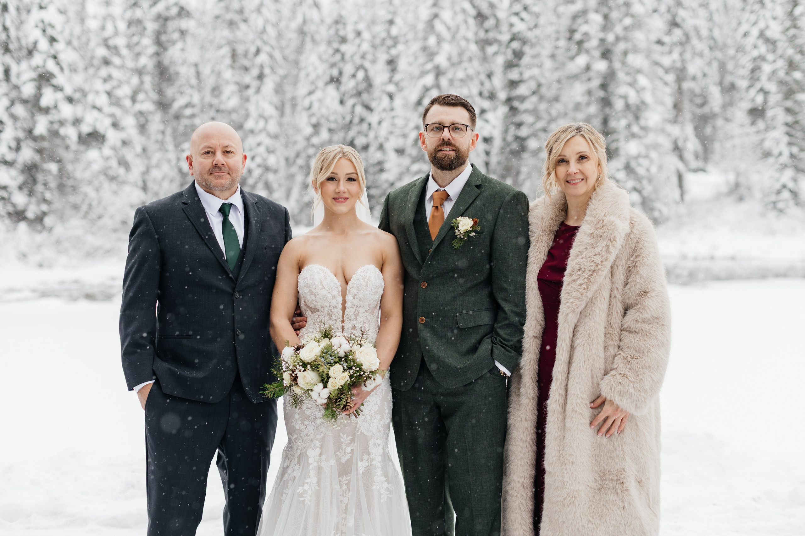 Winter wedding. Emerald lake lodge. Affordable Photographer in Calgary — Tetiana Shuhai