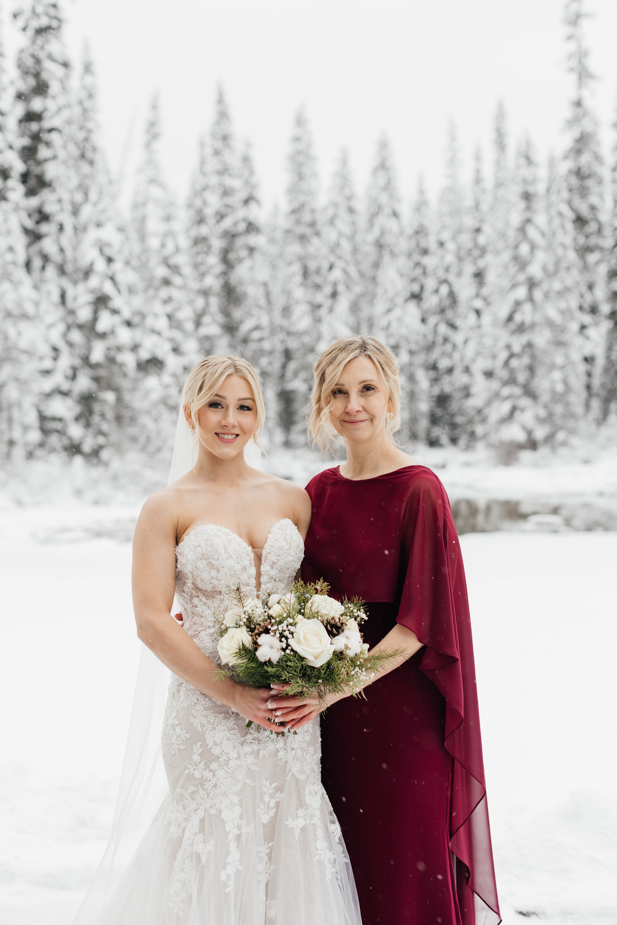 Winter wedding. Emerald lake lodge. Affordable Photographer in Calgary — Tetiana Shuhai