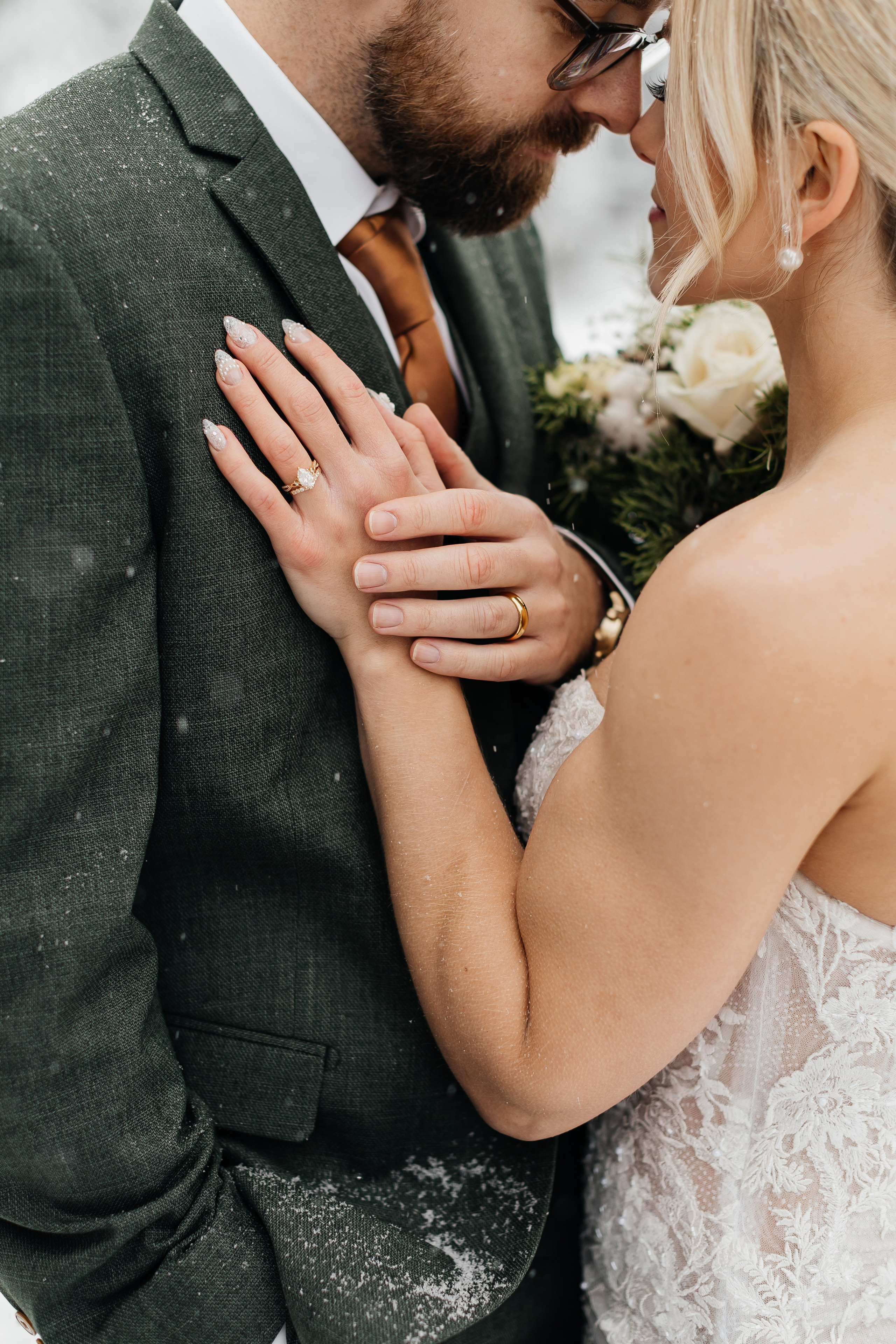 Winter wedding. Emerald lake lodge. Affordable Photographer in Calgary — Tetiana Shuhai