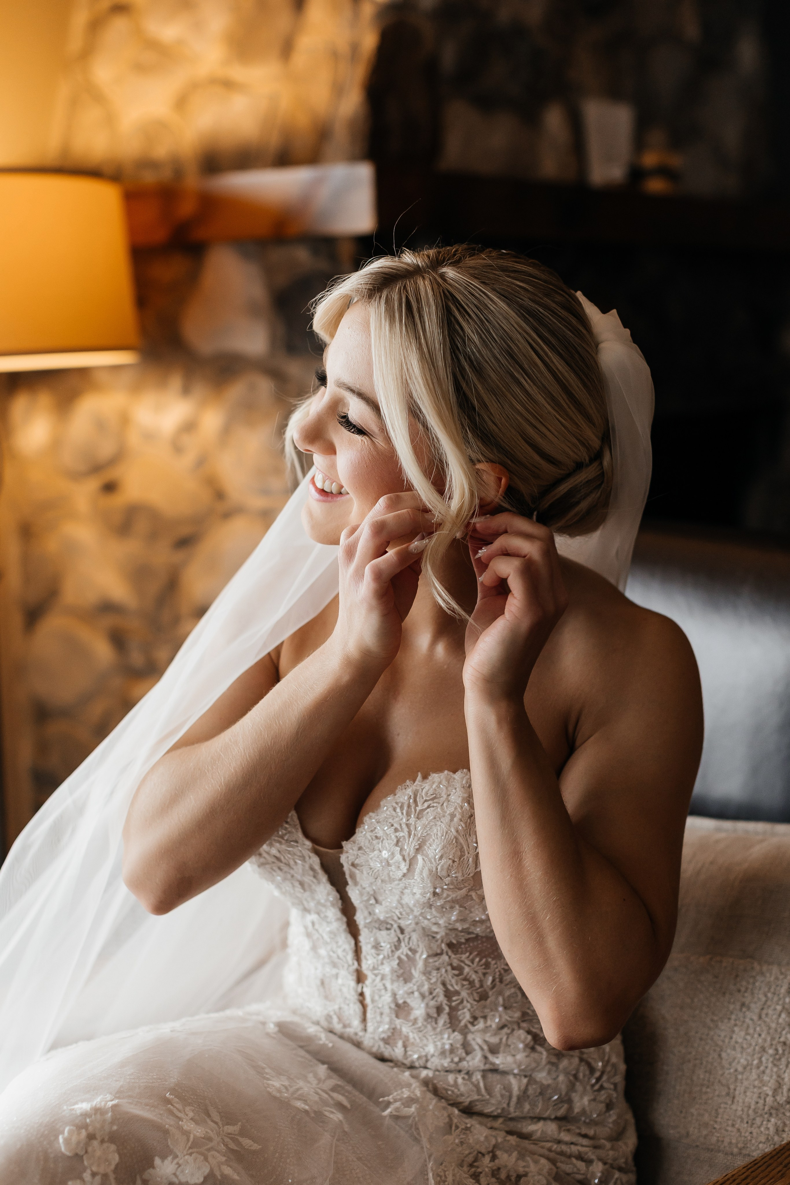 Winter wedding. Emerald lake lodge. Affordable Photographer in Calgary — Tetiana Shuhai