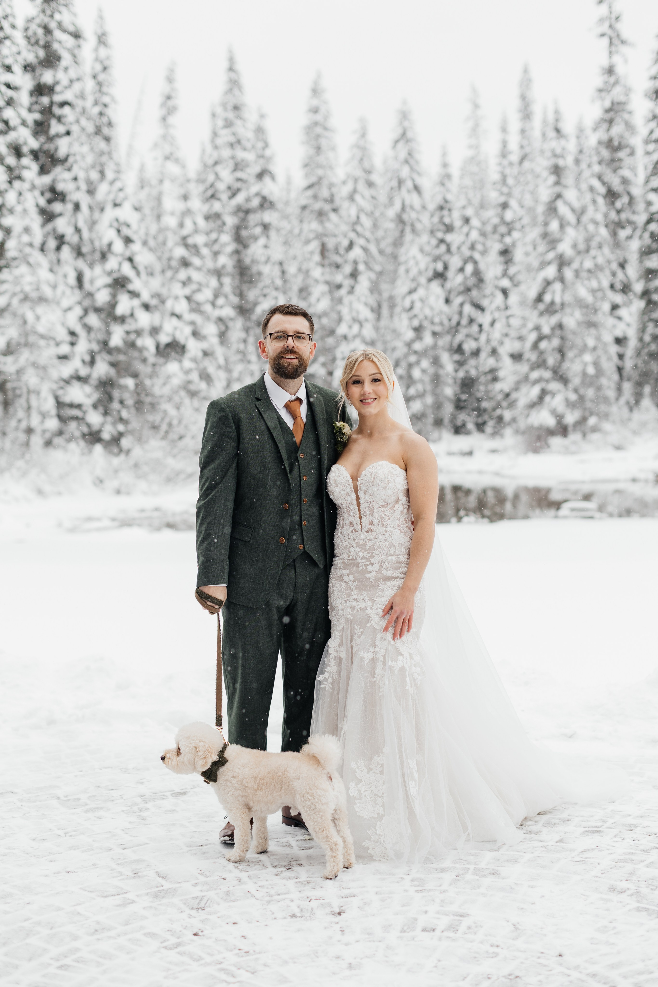 Winter wedding. Emerald lake lodge. Affordable Photographer in Calgary — Tetiana Shuhai