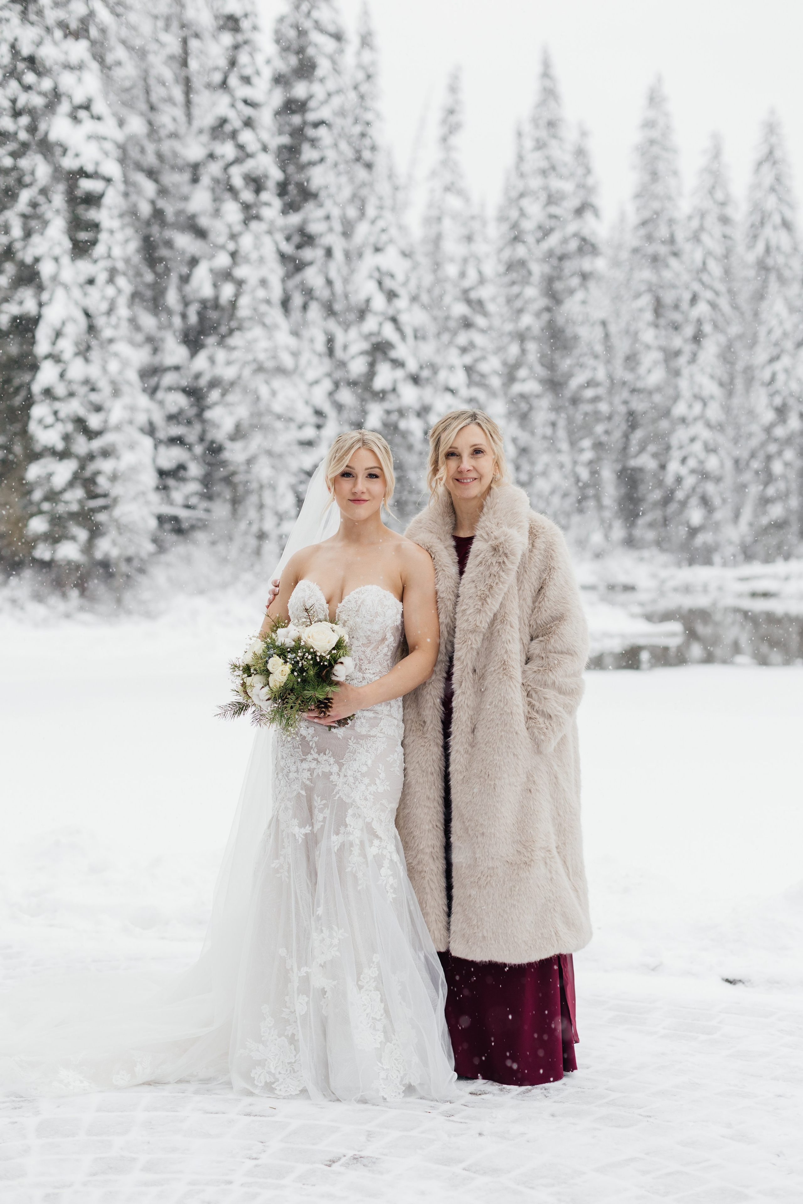 Winter wedding. Emerald lake lodge. Affordable Photographer in Calgary — Tetiana Shuhai