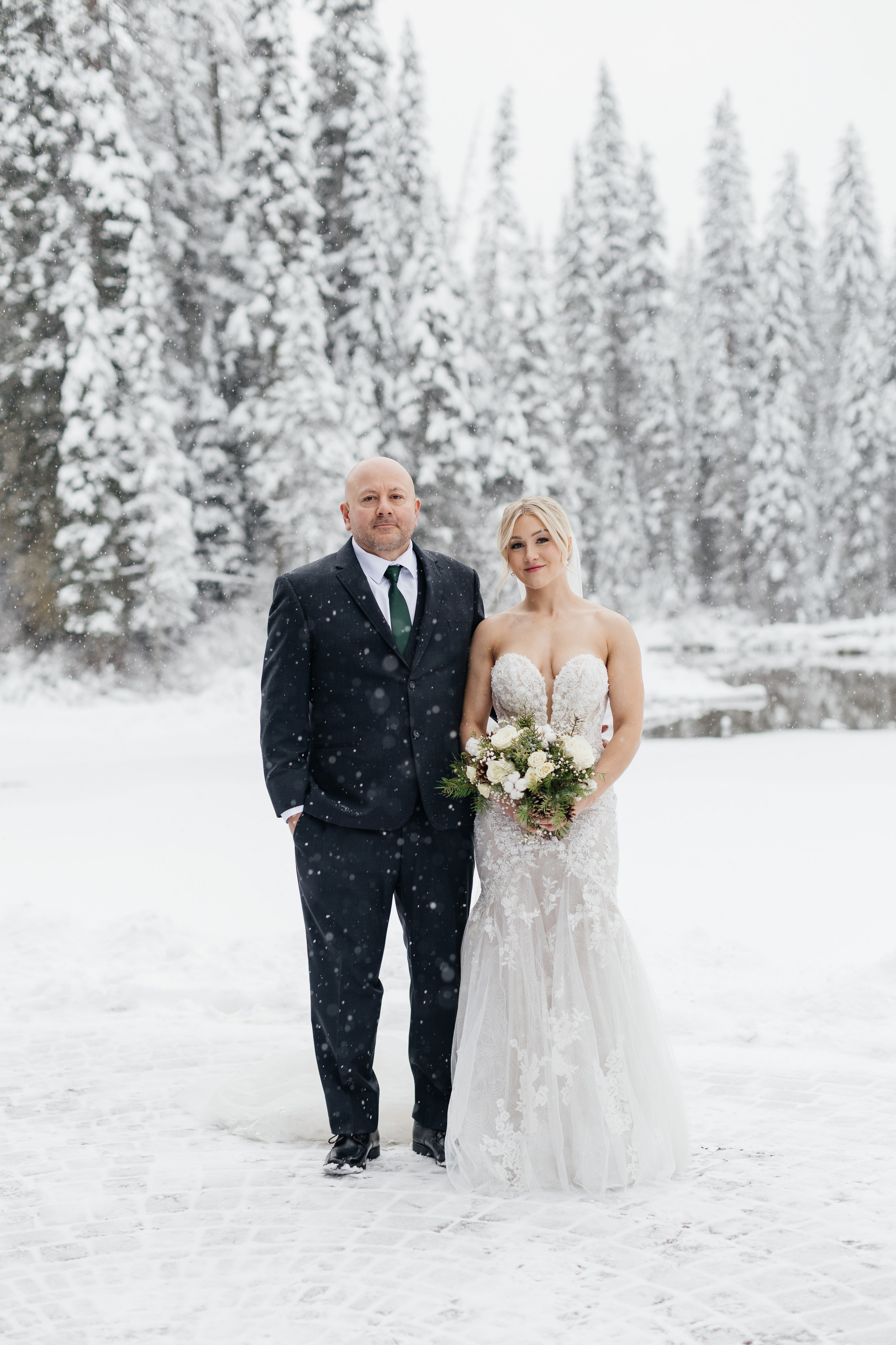 Winter wedding. Emerald lake lodge. Affordable Photographer in Calgary — Tetiana Shuhai