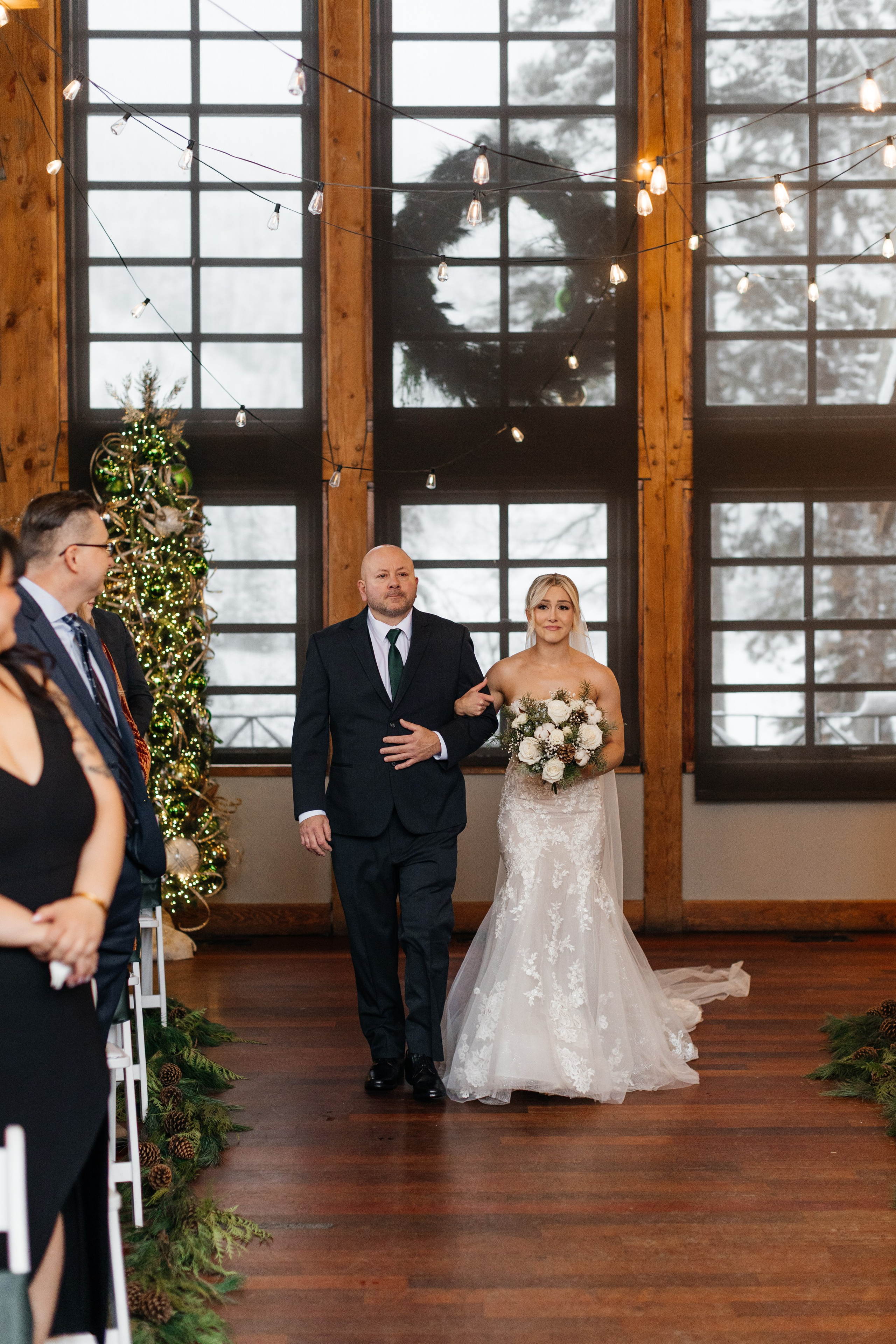 Winter wedding. Emerald lake lodge. Affordable Photographer in Calgary — Tetiana Shuhai