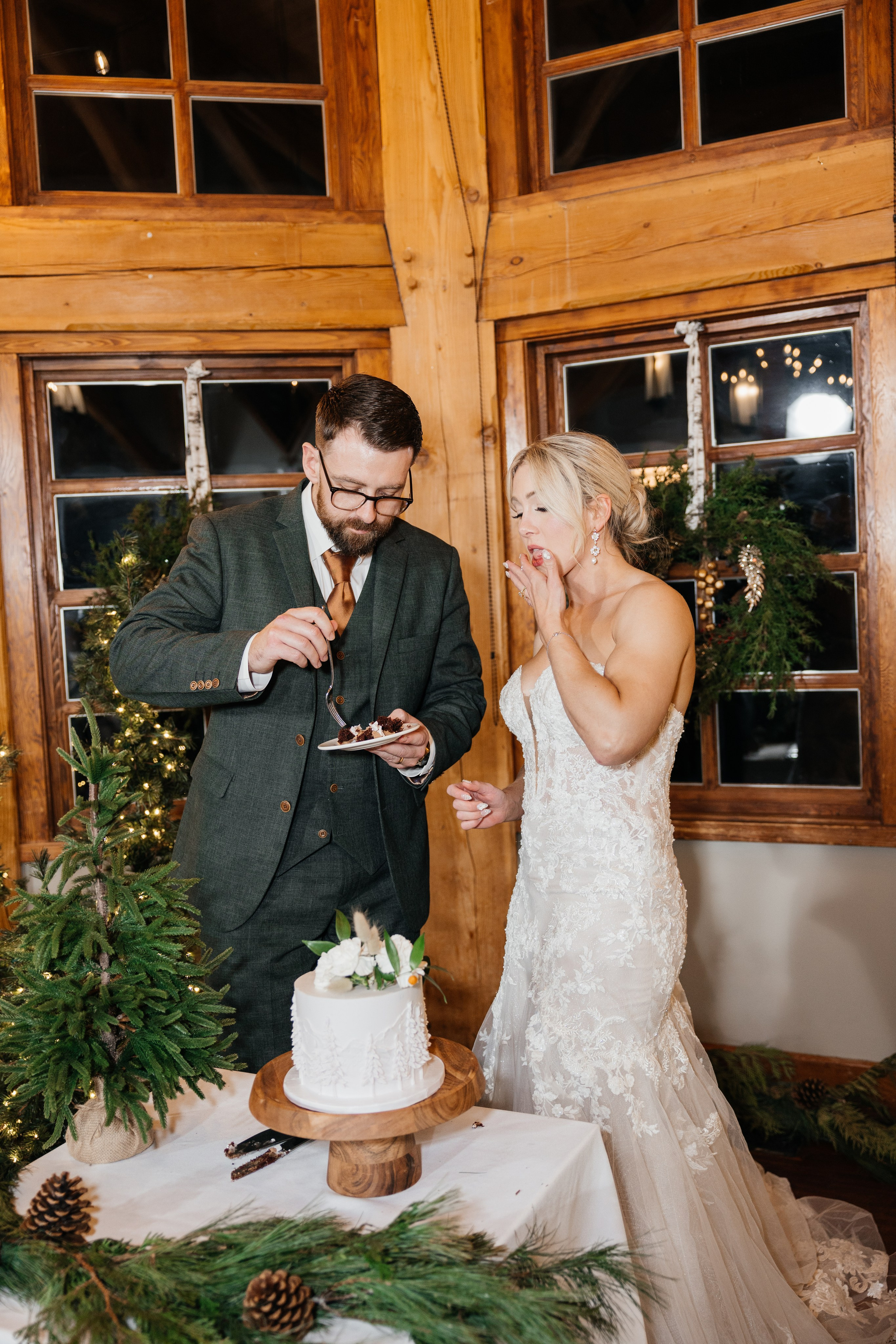 Winter wedding. Emerald lake lodge. Affordable Photographer in Calgary — Tetiana Shuhai