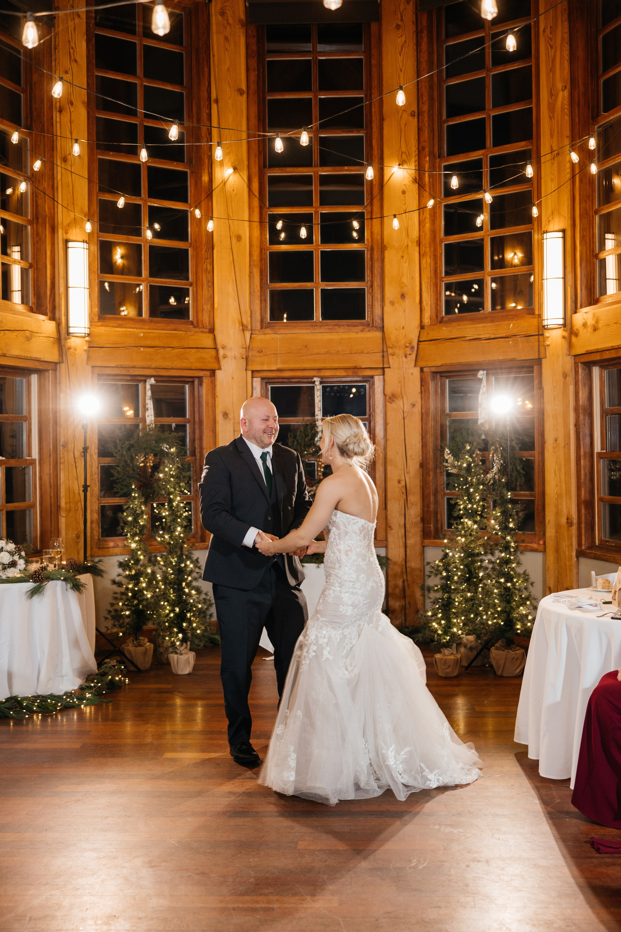Winter wedding. Emerald lake lodge. Affordable Photographer in Calgary — Tetiana Shuhai
