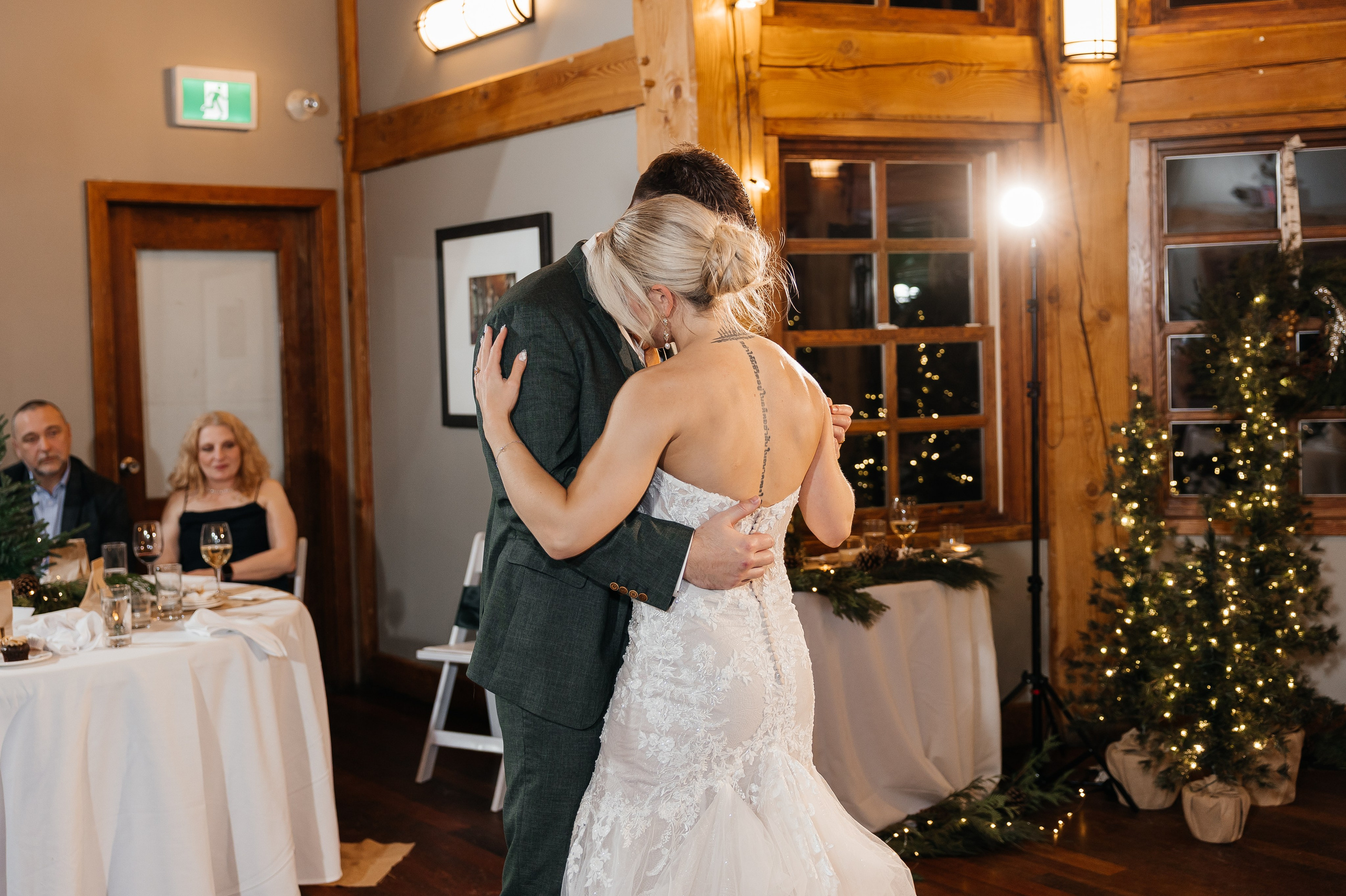 Winter wedding. Emerald lake lodge. Affordable Photographer in Calgary — Tetiana Shuhai