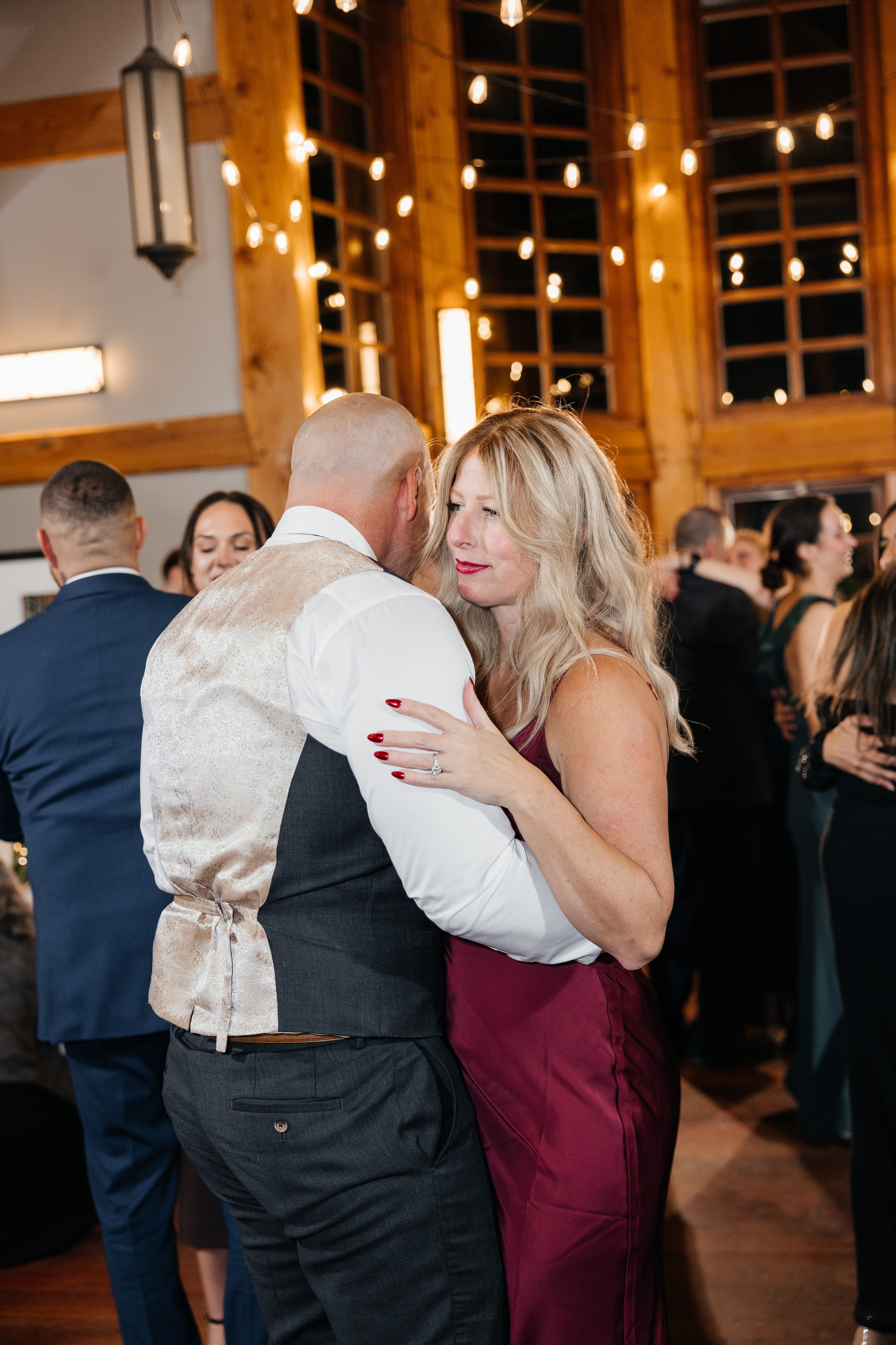 Winter wedding. Emerald lake lodge. Affordable Photographer in Calgary — Tetiana Shuhai