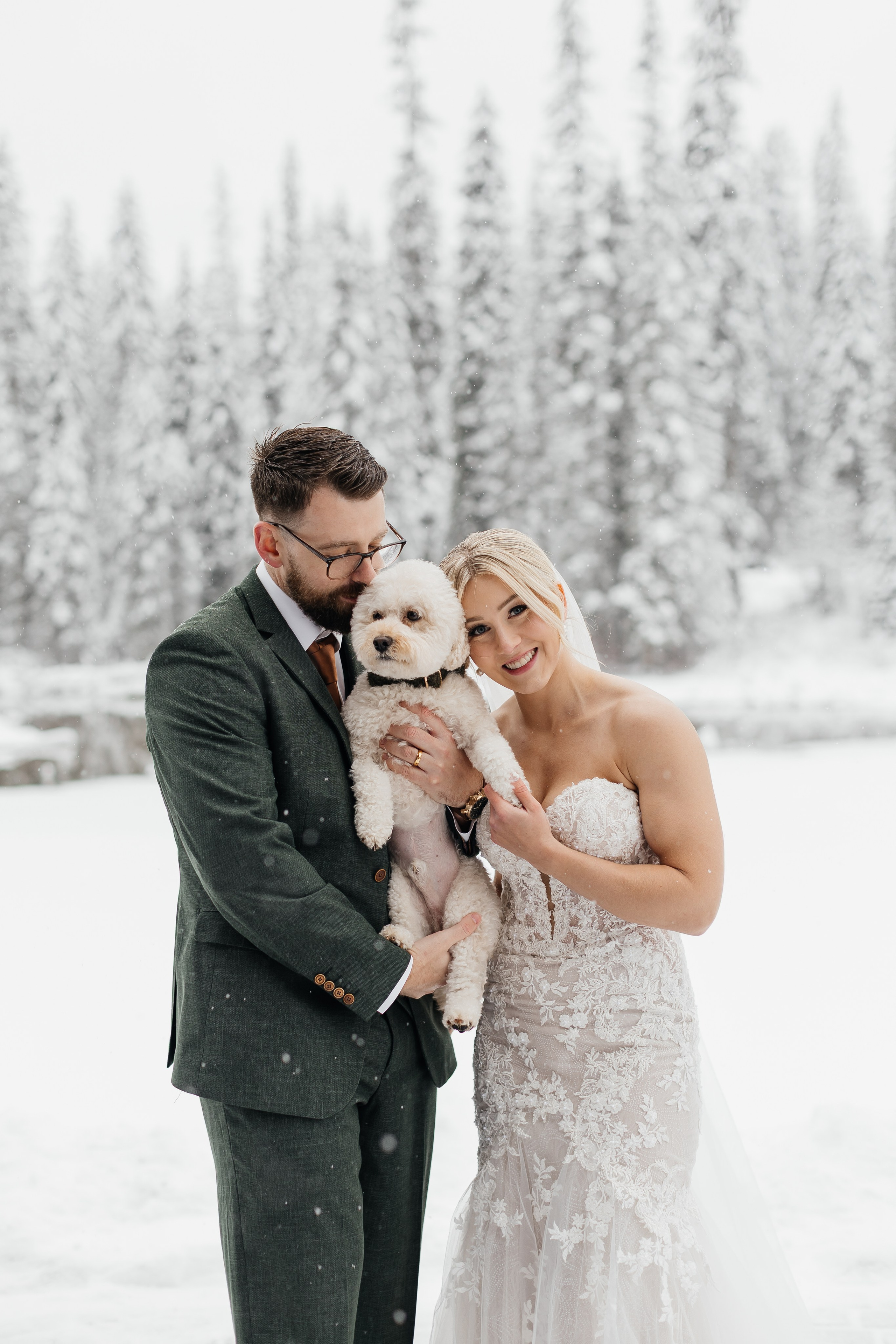 Winter wedding. Emerald lake lodge. Affordable Photographer in Calgary — Tetiana Shuhai