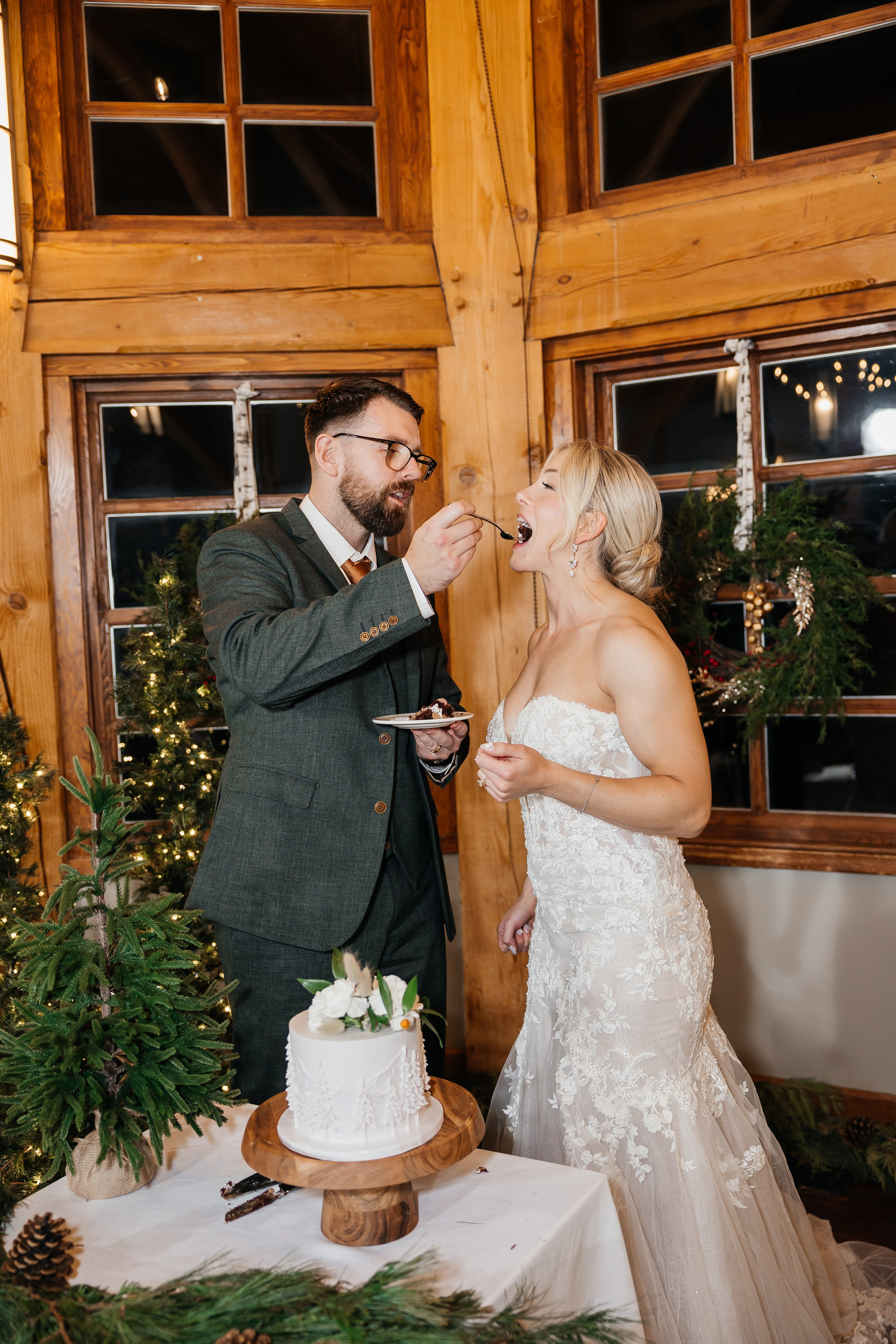 Winter wedding. Emerald lake lodge. Affordable Photographer in Calgary — Tetiana Shuhai