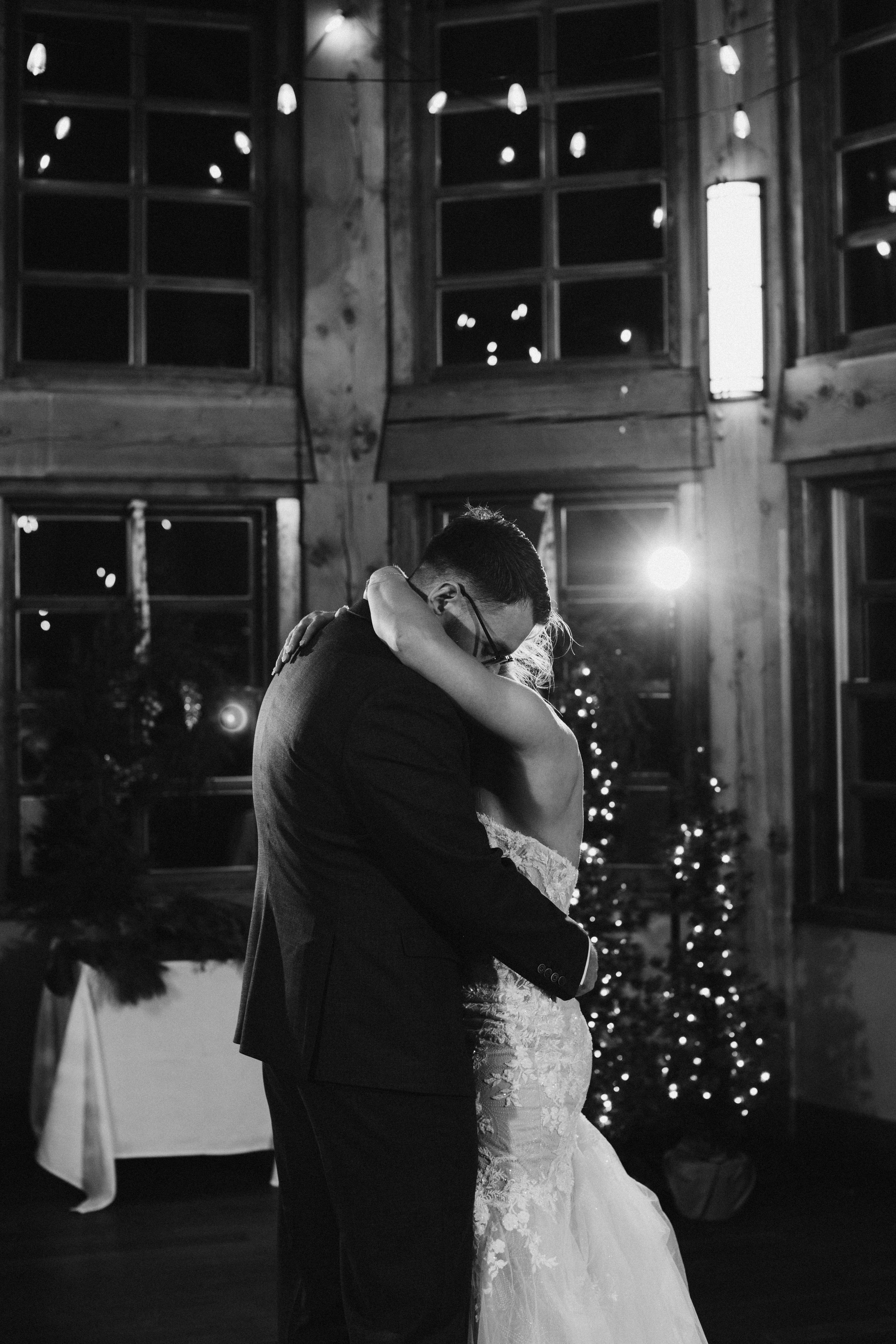 Winter wedding. Emerald lake lodge. Affordable Photographer in Calgary — Tetiana Shuhai