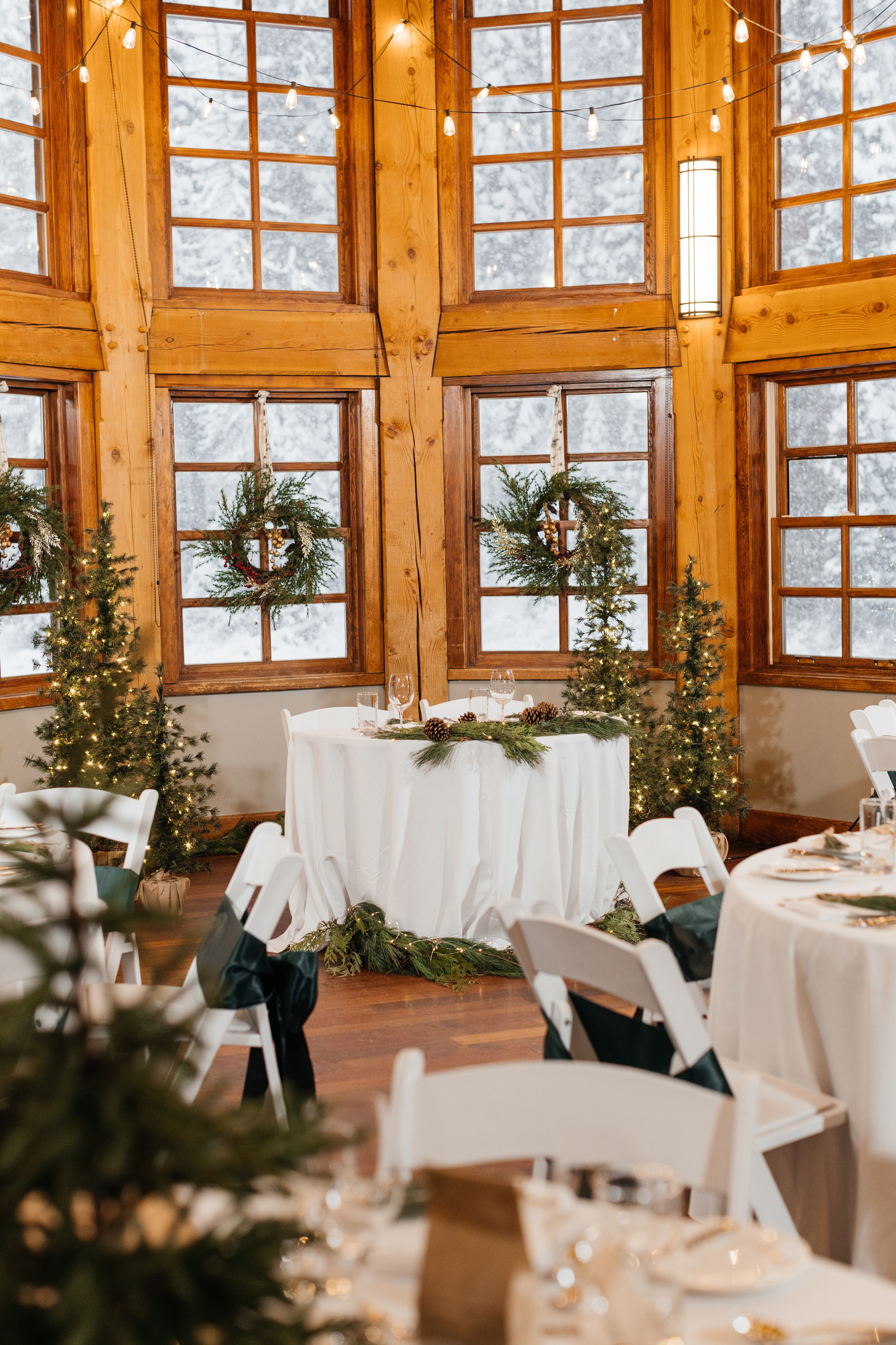 Winter wedding. Emerald lake lodge. Affordable Photographer in Calgary — Tetiana Shuhai