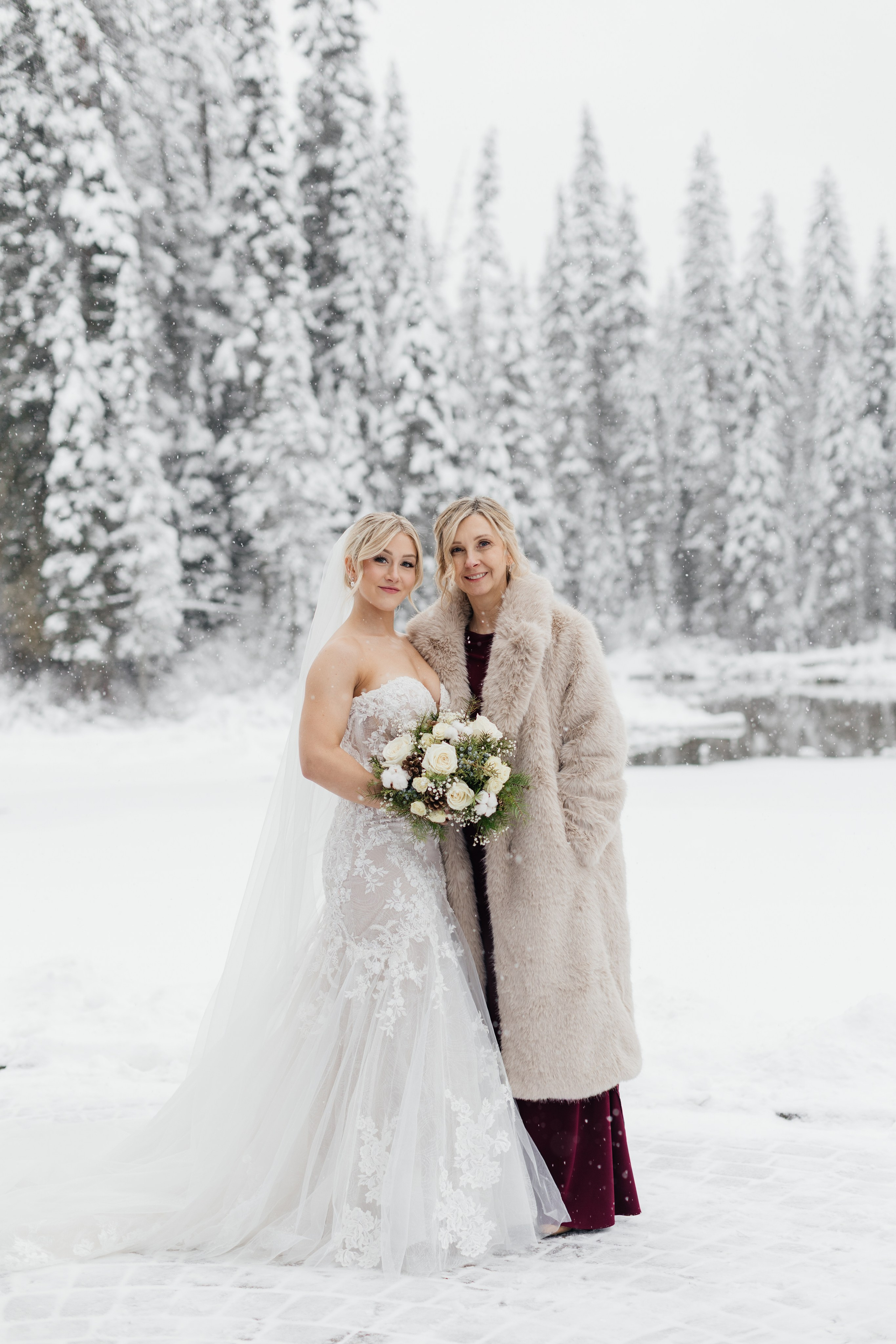 Winter wedding. Emerald lake lodge. Affordable Photographer in Calgary — Tetiana Shuhai