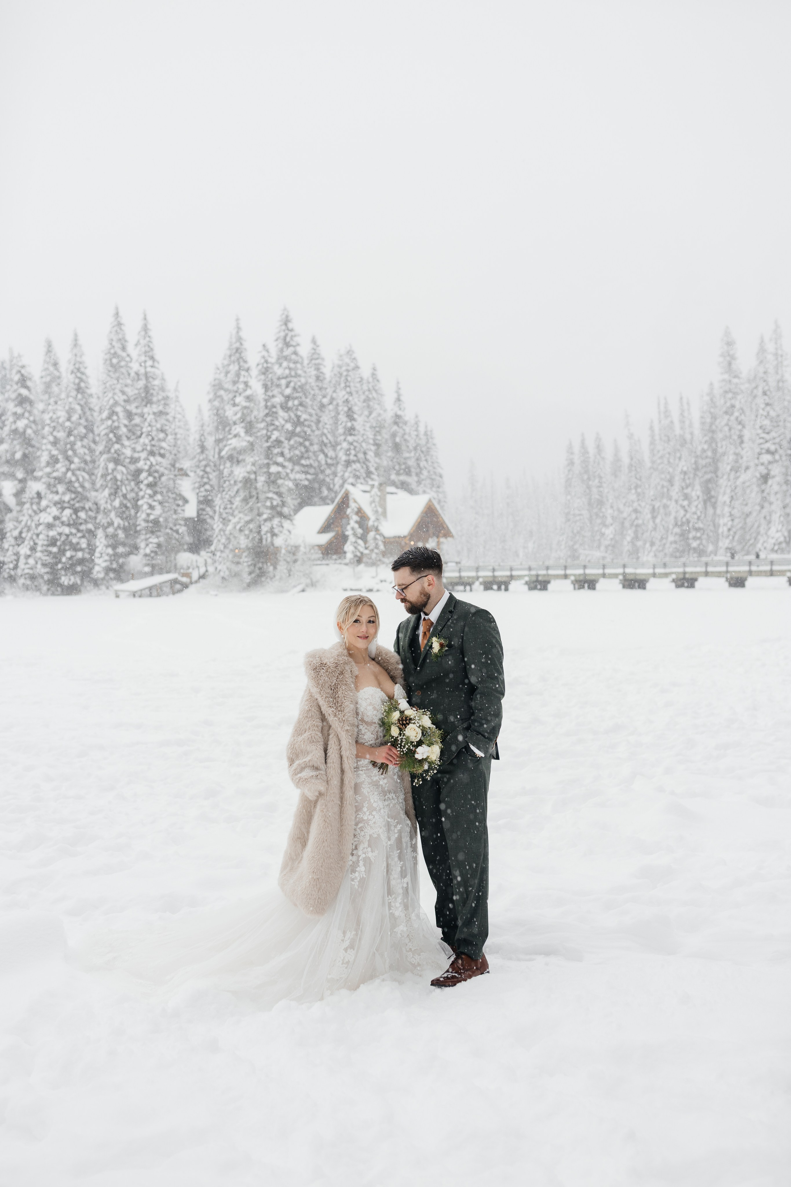 Winter wedding. Emerald lake lodge. Affordable Photographer in Calgary — Tetiana Shuhai