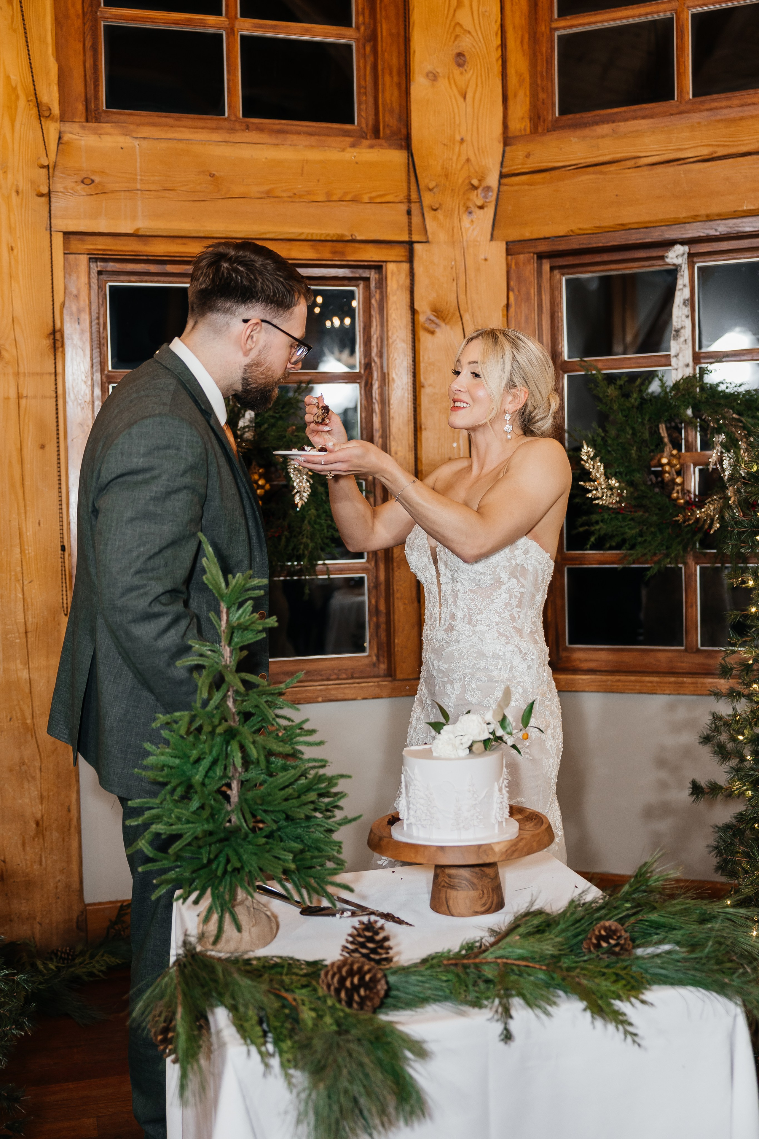 Winter wedding. Emerald lake lodge. Affordable Photographer in Calgary — Tetiana Shuhai