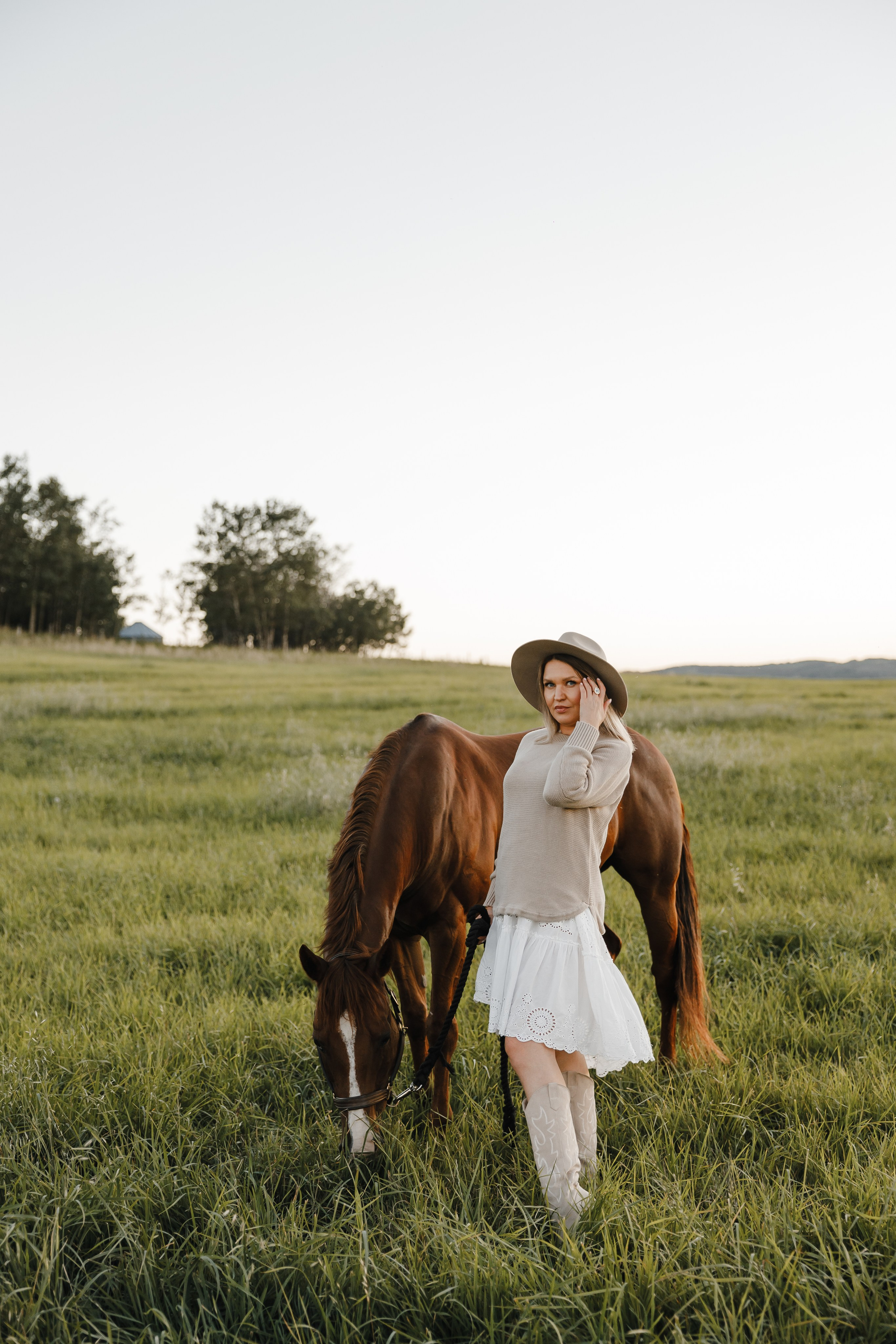 Maria. Sunset photoshoot with hourse