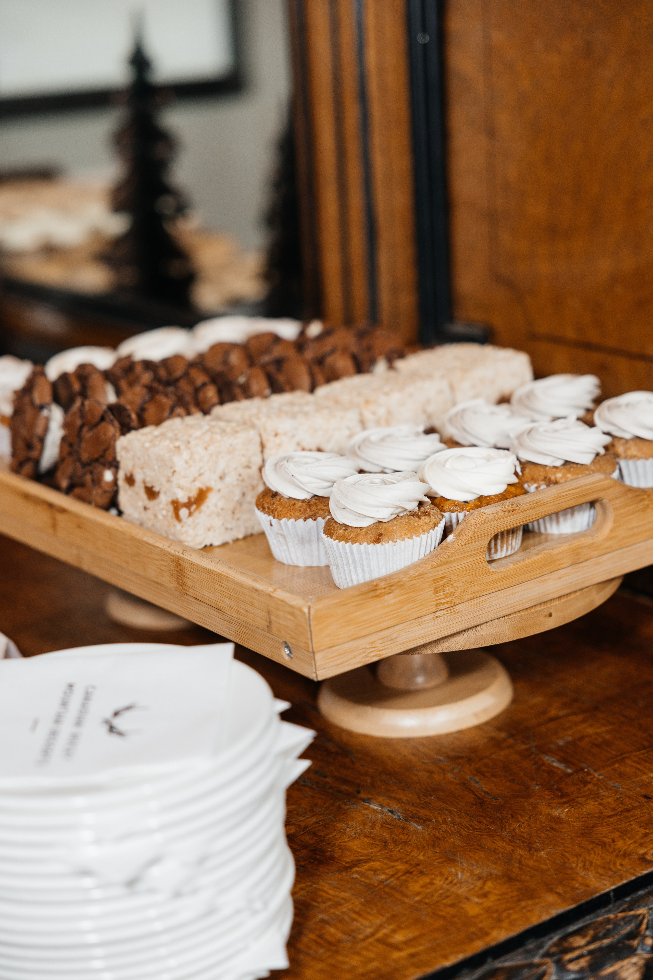 Winter wedding. Emerald lake lodge. Affordable Photographer in Calgary — Tetiana Shuhai