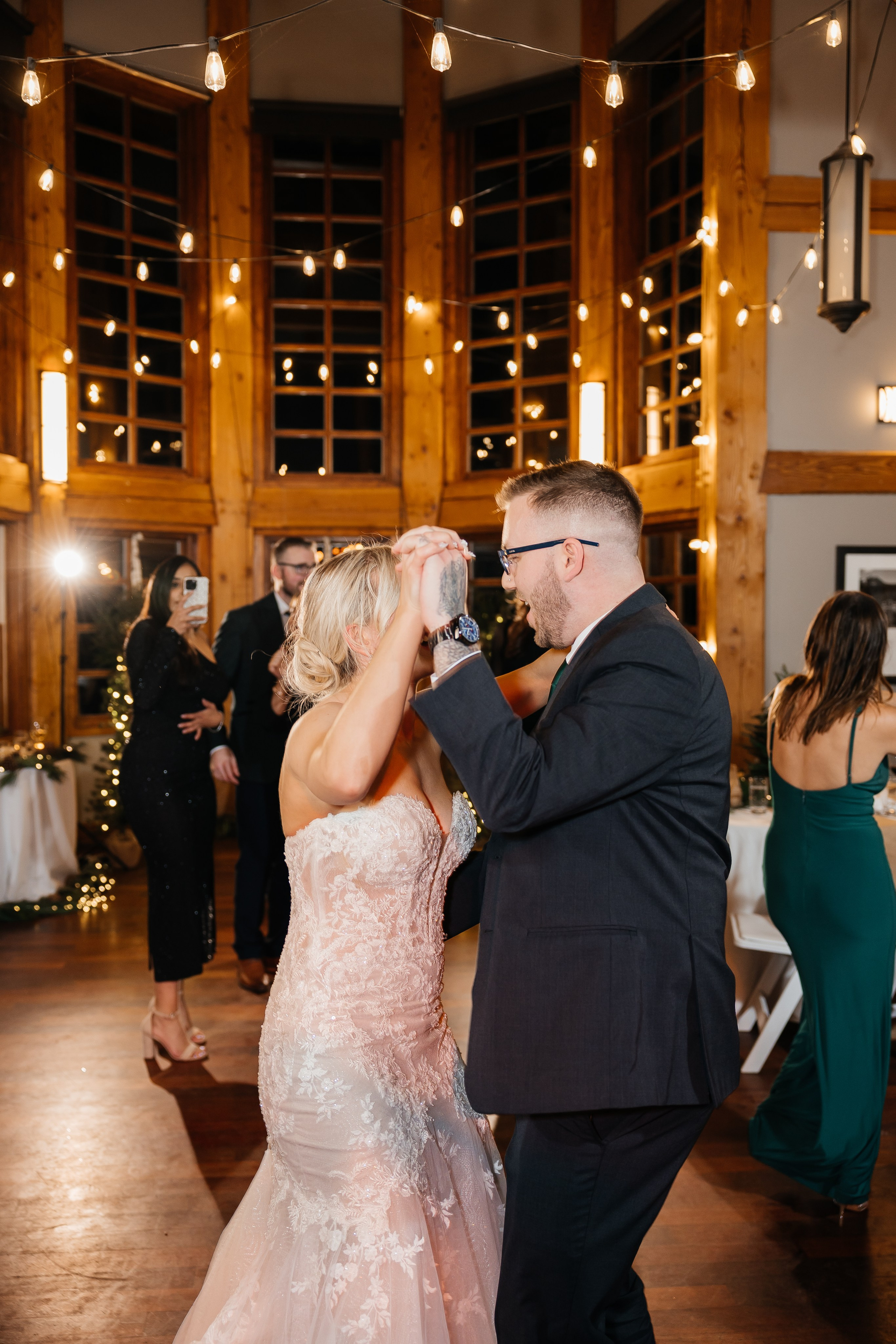 Winter wedding. Emerald lake lodge. Affordable Photographer in Calgary — Tetiana Shuhai