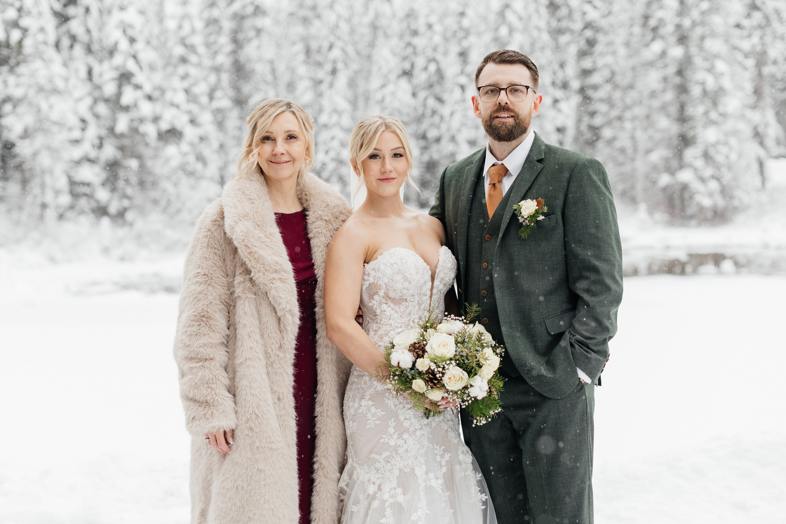 Winter wedding. Emerald lake lodge. Affordable Photographer in Calgary — Tetiana Shuhai