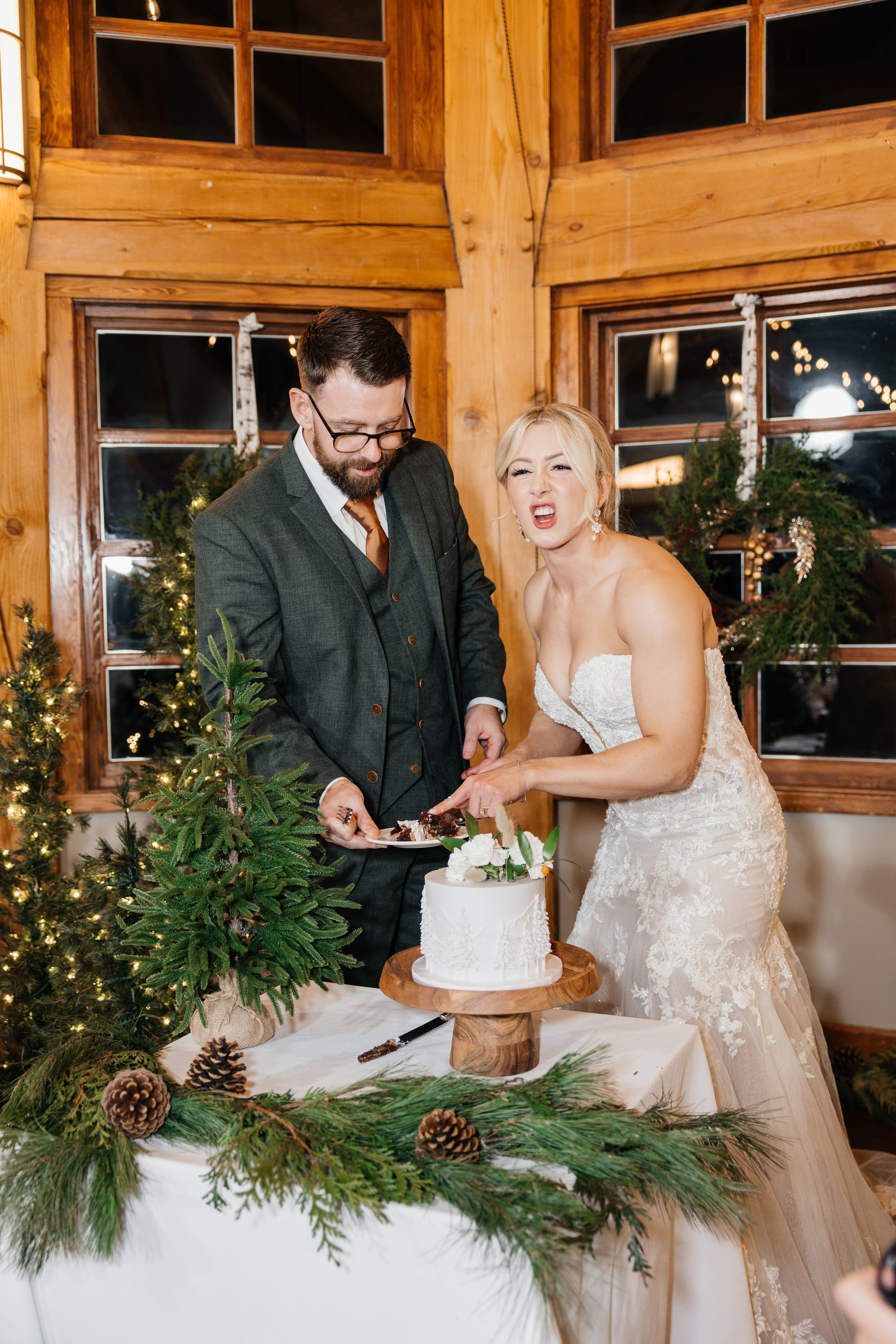 Winter wedding. Emerald lake lodge. Affordable Photographer in Calgary — Tetiana Shuhai
