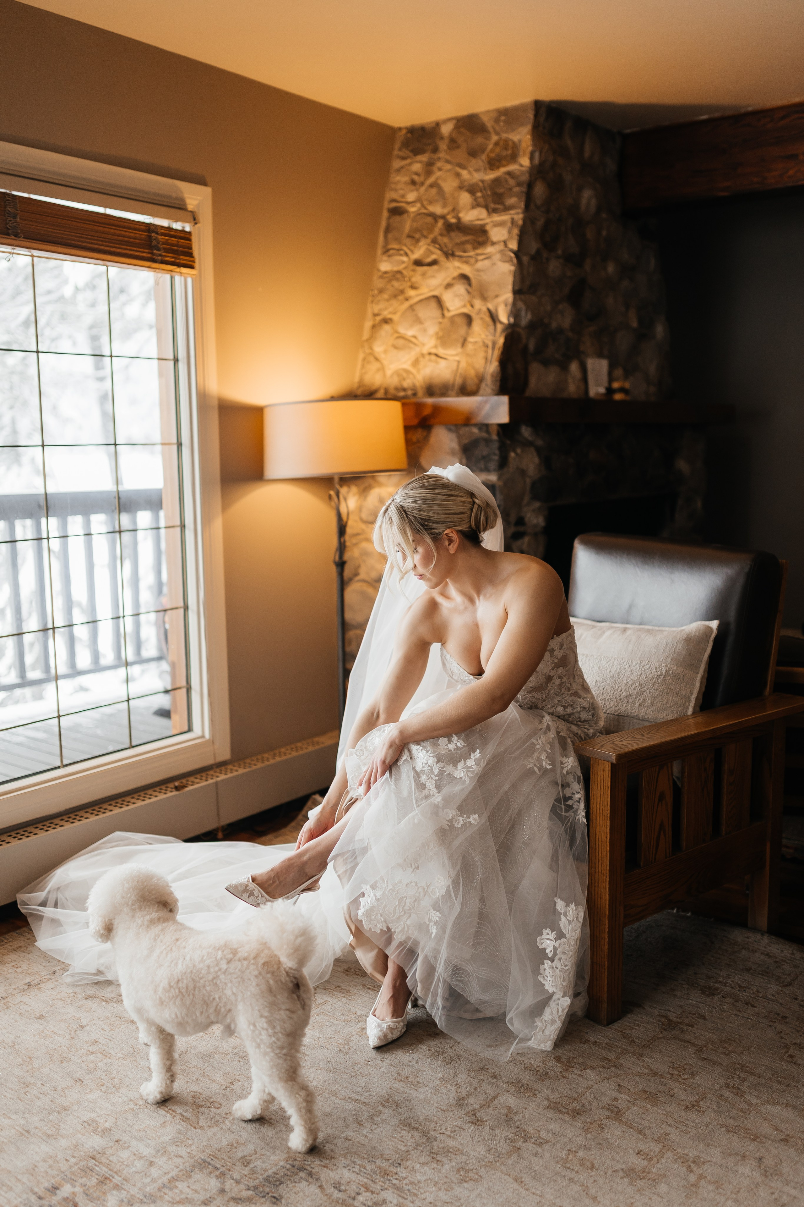 Winter wedding. Emerald lake lodge. Affordable Photographer in Calgary — Tetiana Shuhai