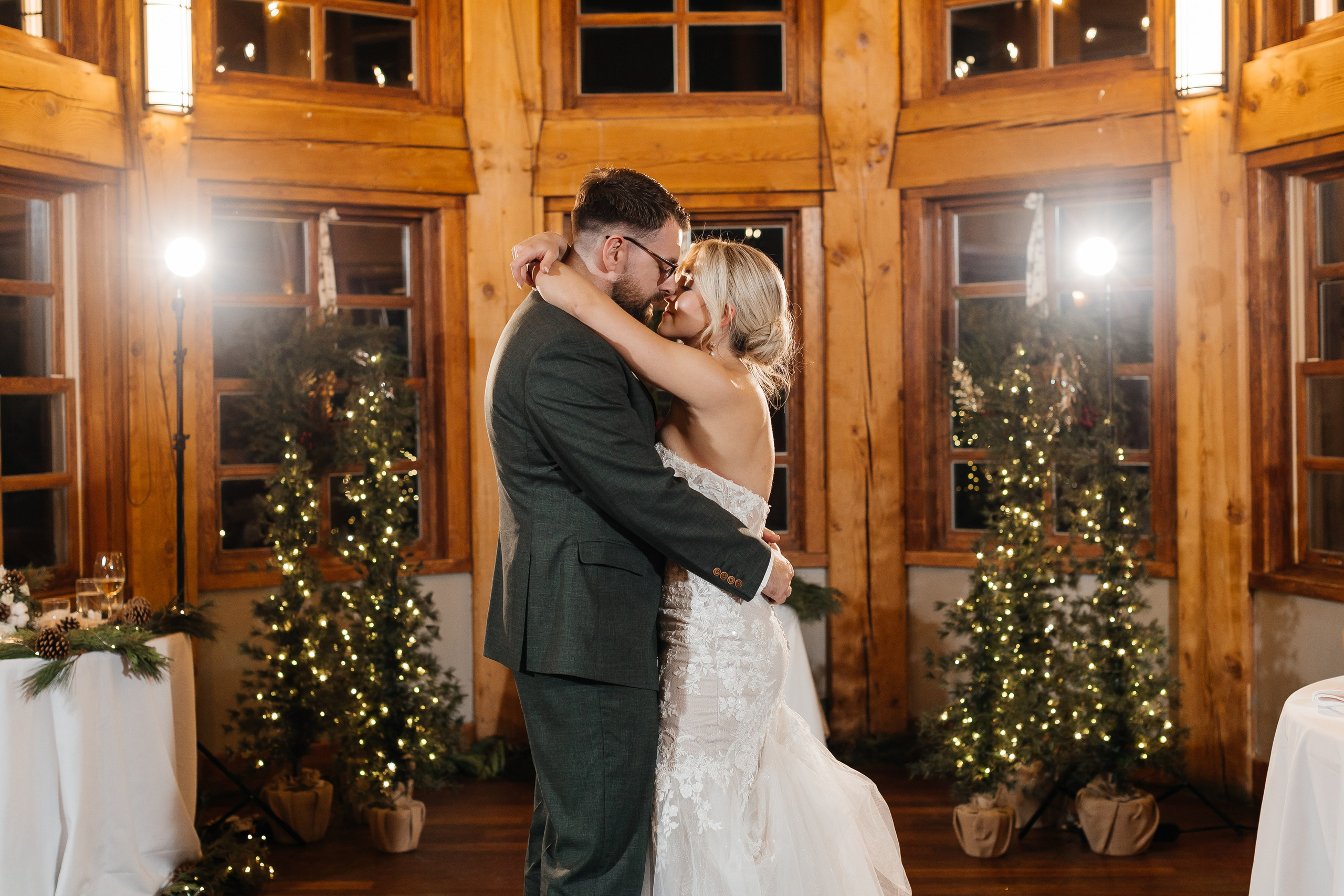 Winter wedding. Emerald lake lodge. Affordable Photographer in Calgary — Tetiana Shuhai