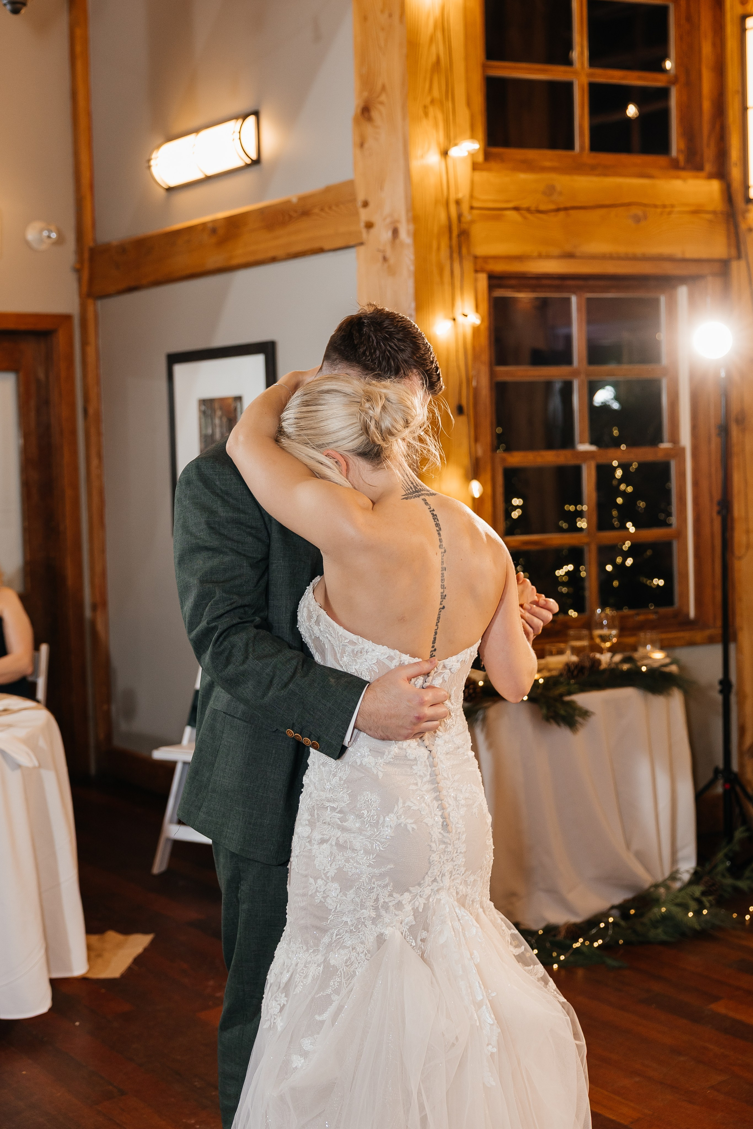 Winter wedding. Emerald lake lodge. Affordable Photographer in Calgary — Tetiana Shuhai