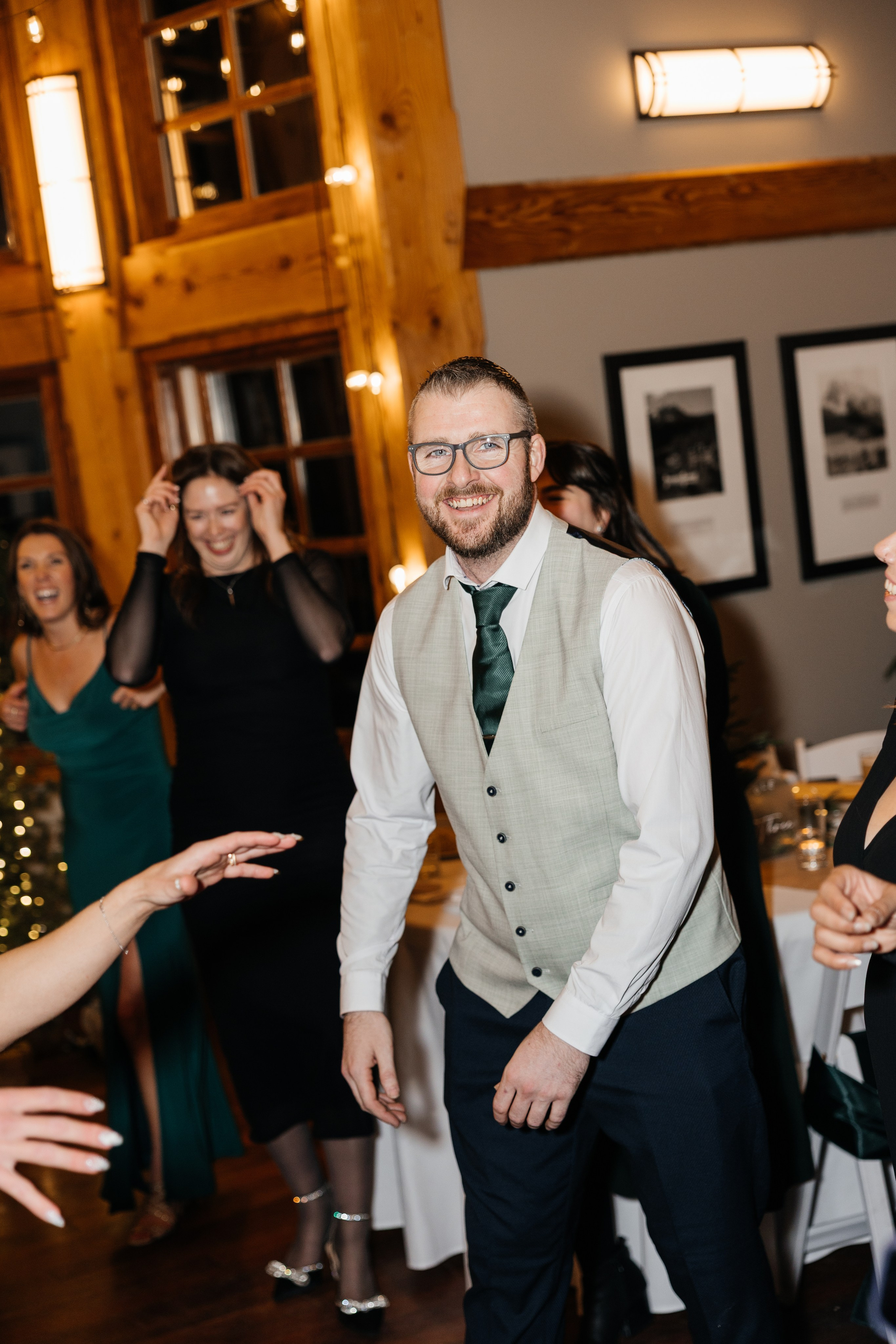 Winter wedding. Emerald lake lodge. Affordable Photographer in Calgary — Tetiana Shuhai