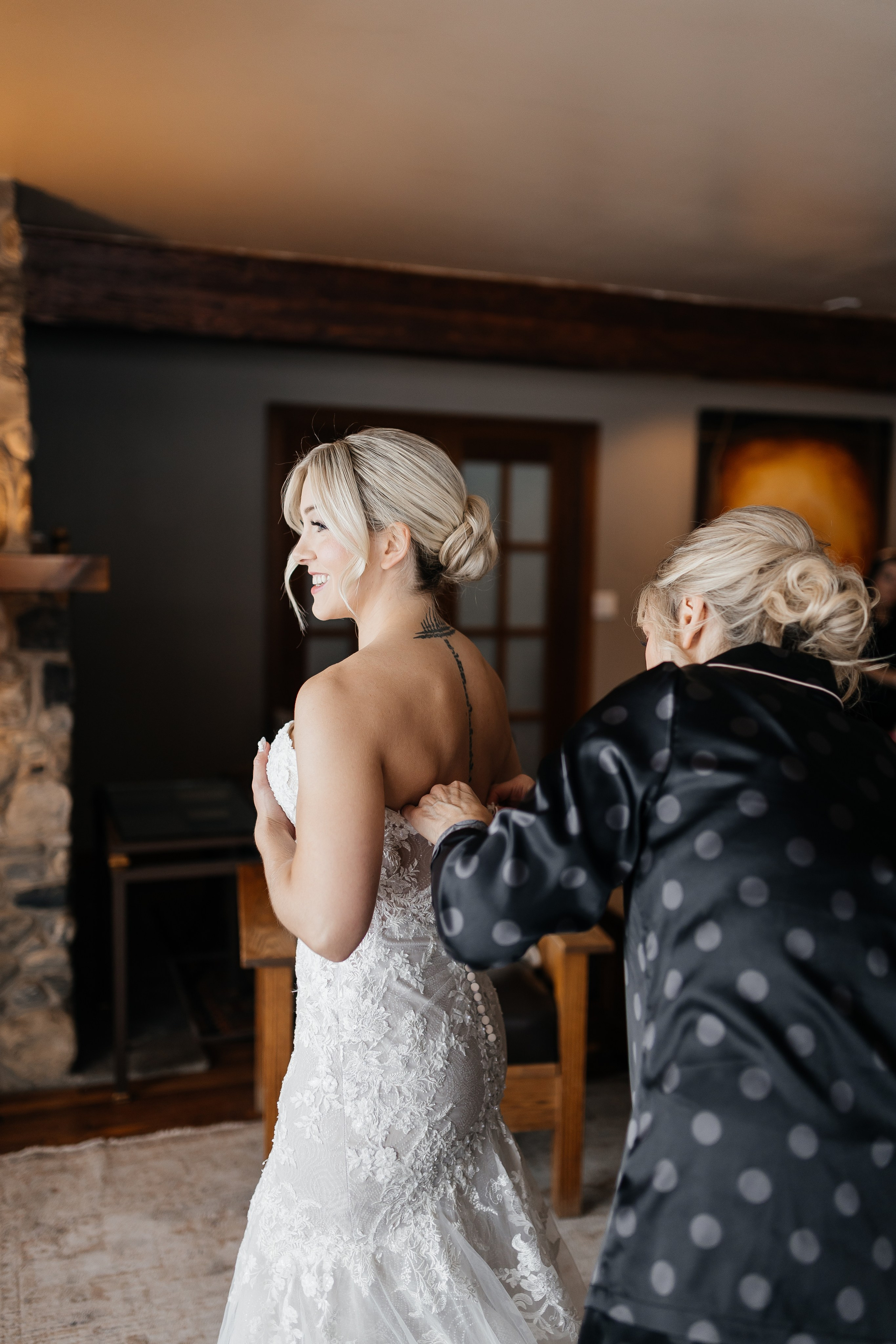 Winter wedding. Emerald lake lodge. Affordable Photographer in Calgary — Tetiana Shuhai