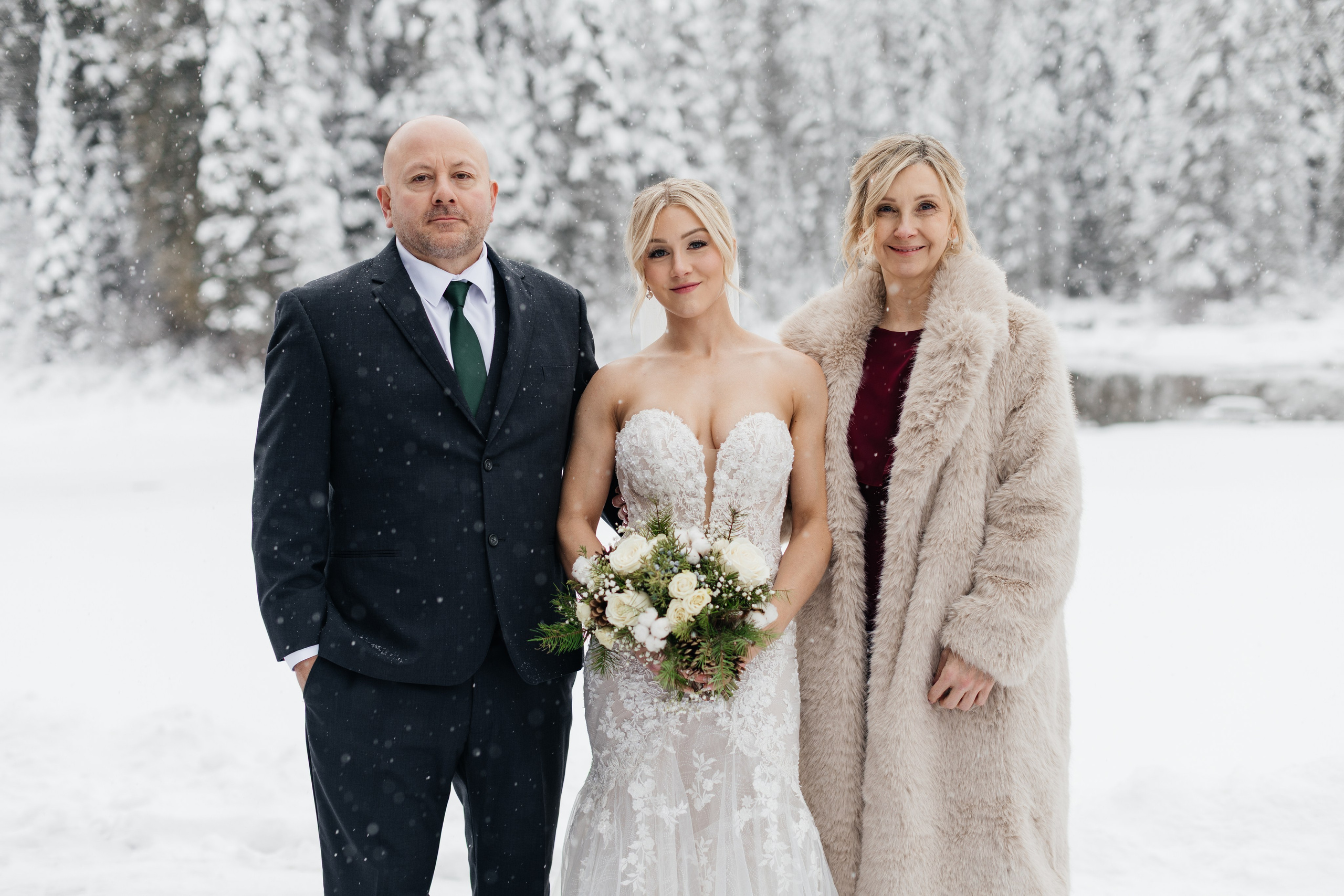 Winter wedding. Emerald lake lodge. Affordable Photographer in Calgary — Tetiana Shuhai