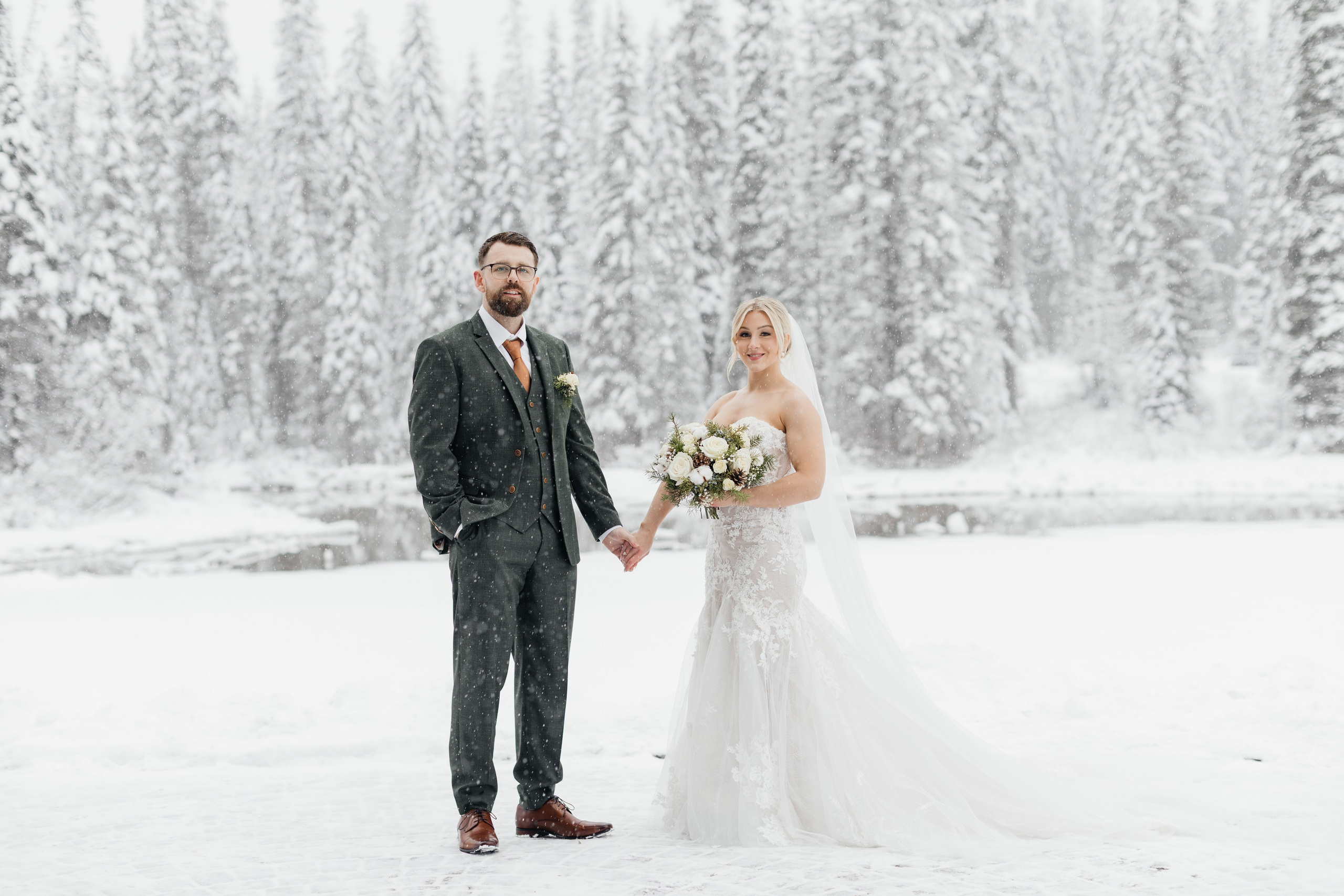 Winter wedding. Emerald lake lodge. Affordable Photographer in Calgary — Tetiana Shuhai