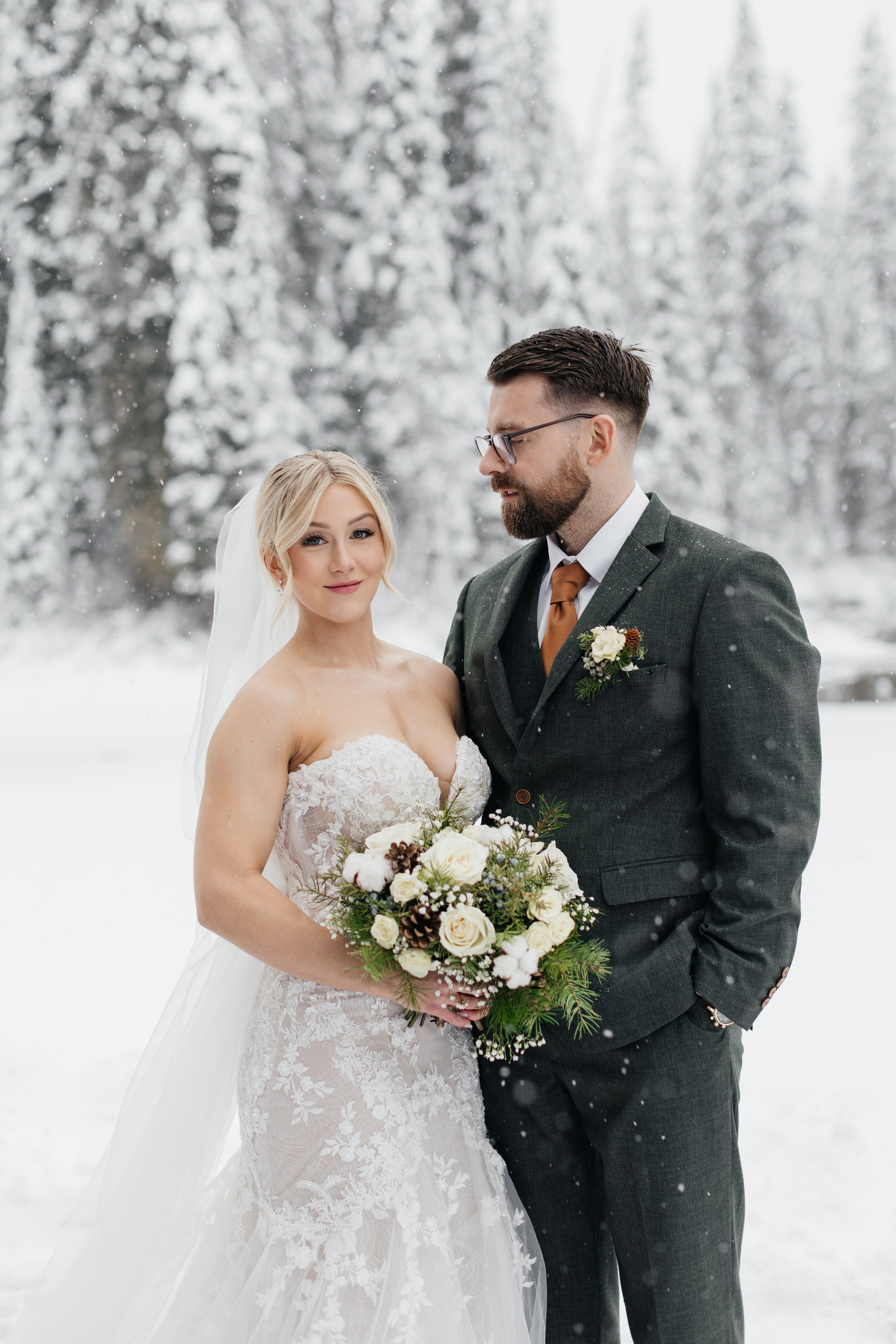 Winter wedding. Emerald lake lodge. Affordable Photographer in Calgary — Tetiana Shuhai