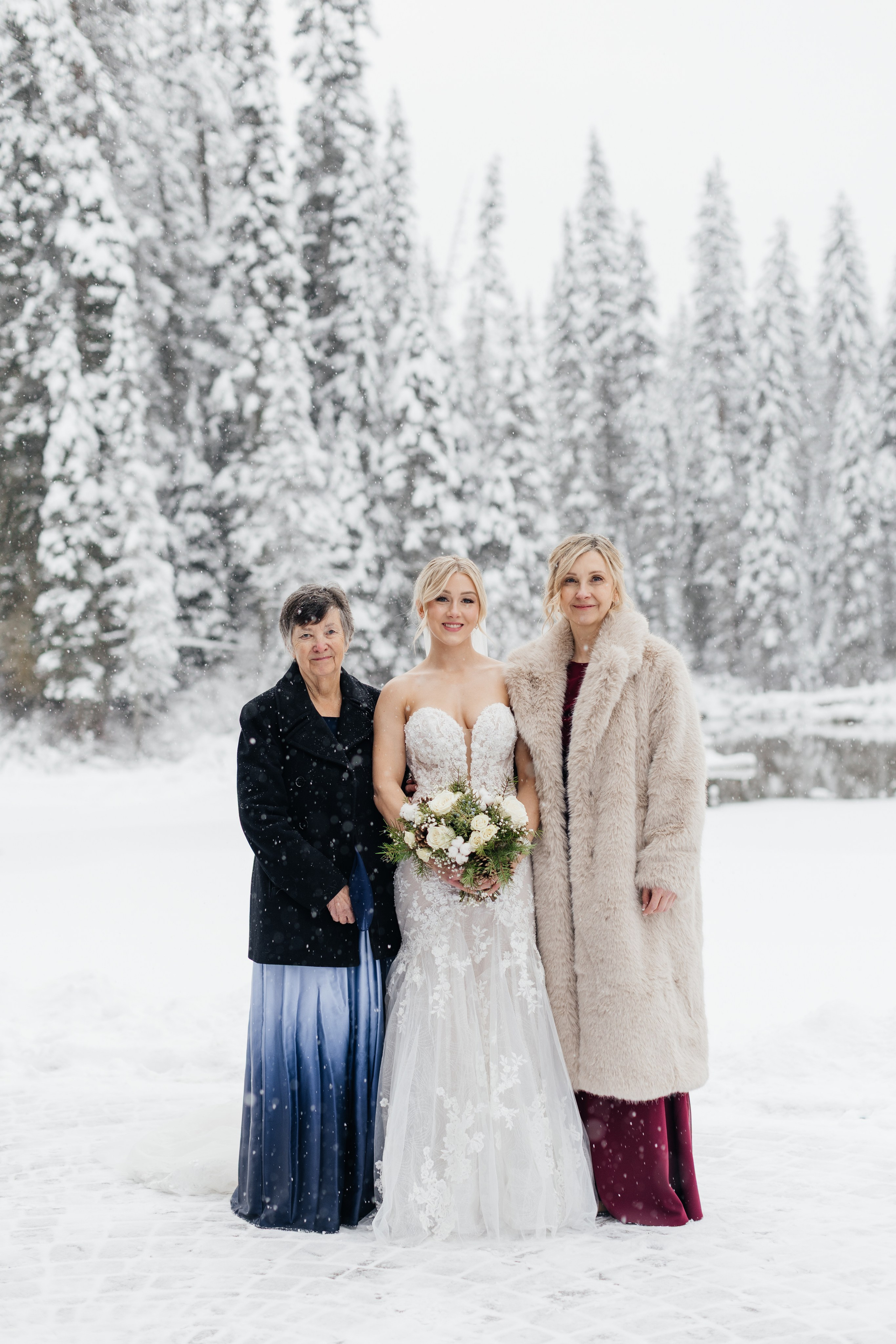 Winter wedding. Emerald lake lodge. Affordable Photographer in Calgary — Tetiana Shuhai
