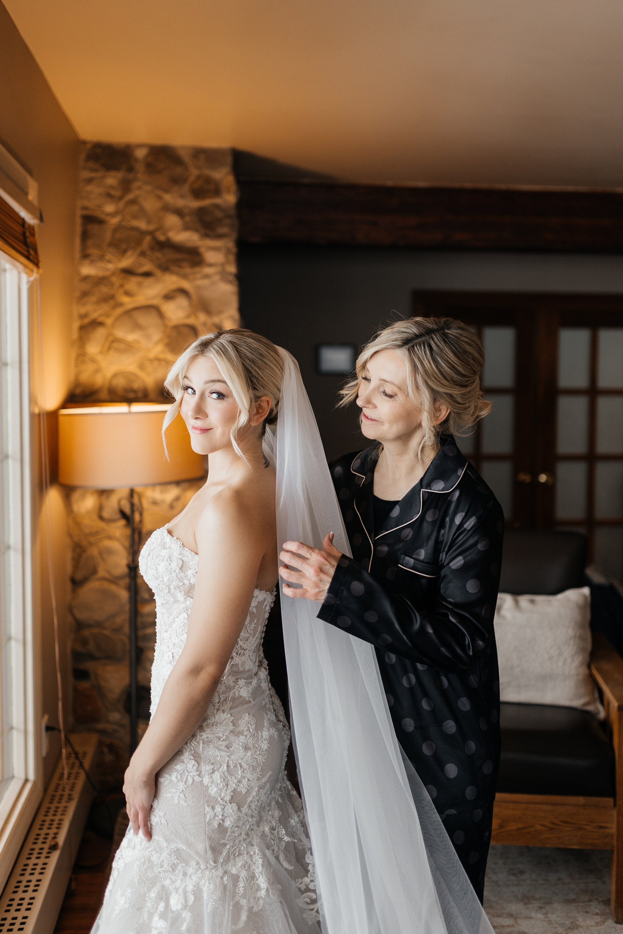 Winter wedding. Emerald lake lodge. Affordable Photographer in Calgary — Tetiana Shuhai