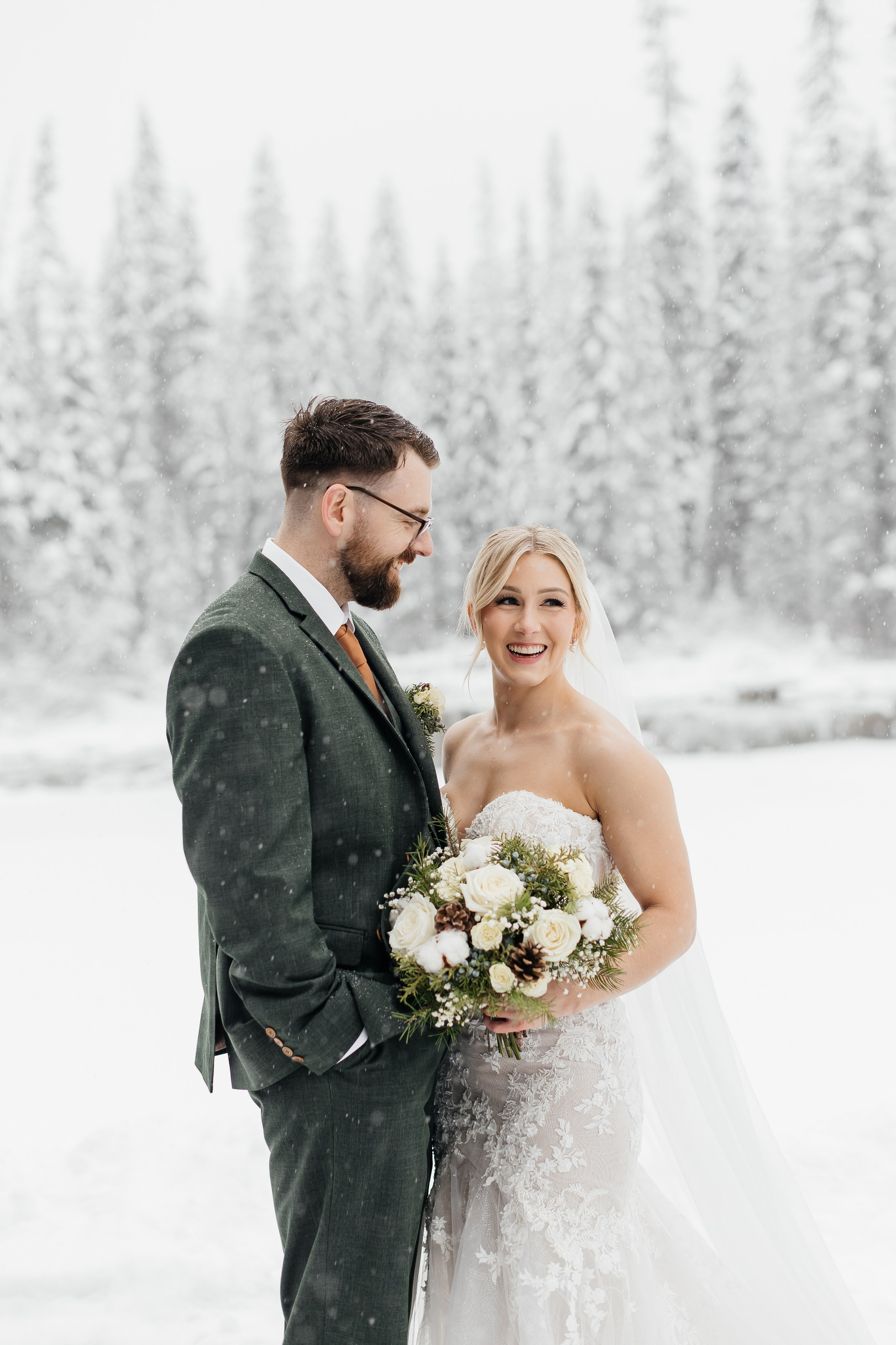 Winter wedding. Emerald lake lodge. Affordable Photographer in Calgary — Tetiana Shuhai
