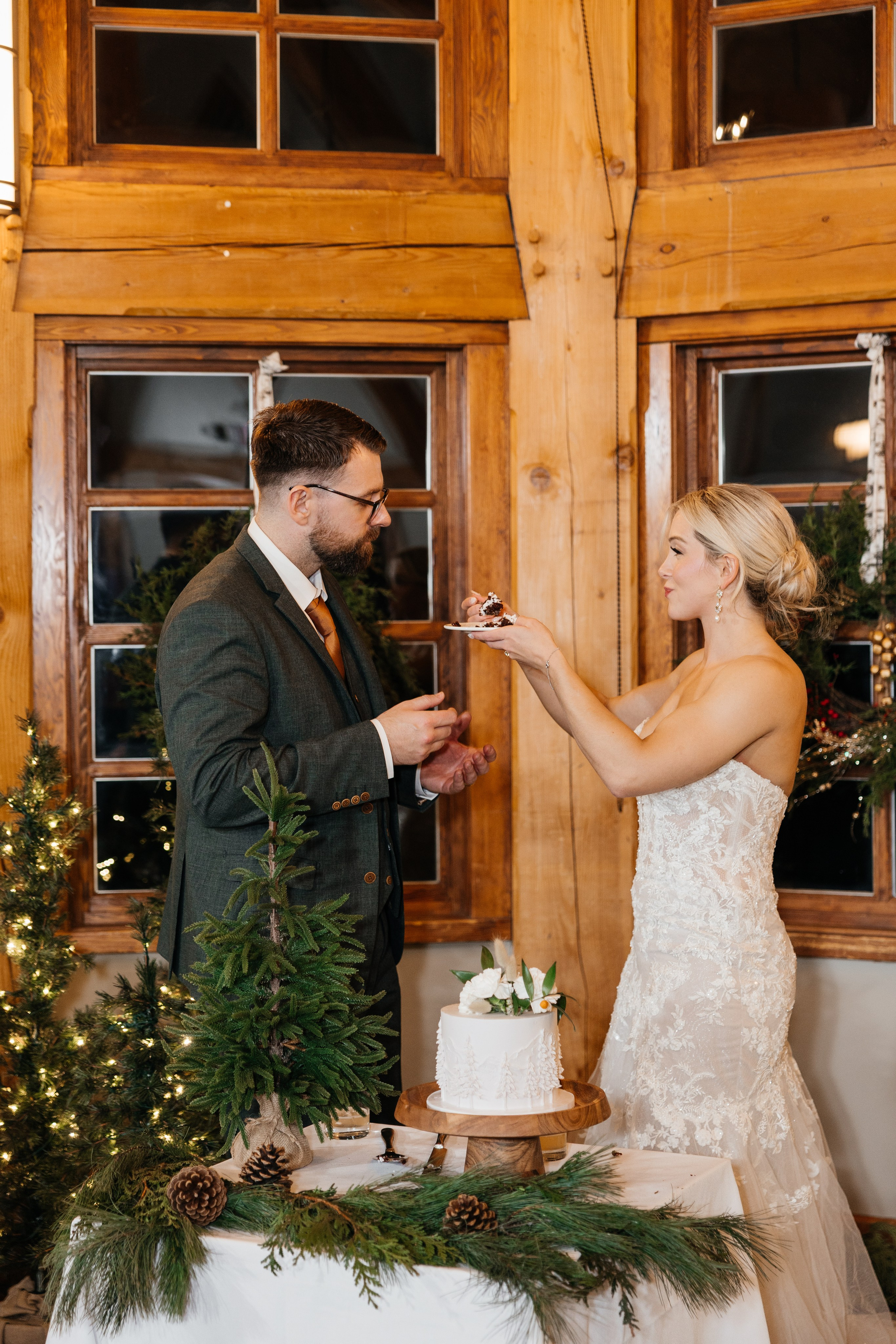 Winter wedding. Emerald lake lodge. Affordable Photographer in Calgary — Tetiana Shuhai